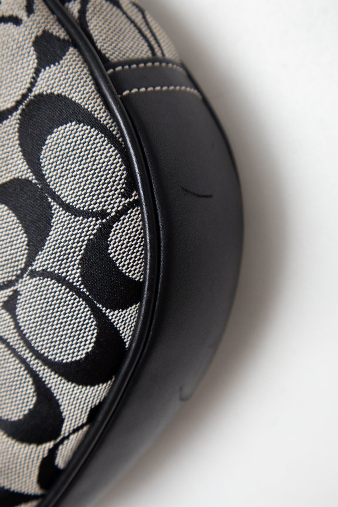 #170 Coach Shoulder Bag Black | c. 187 | Size