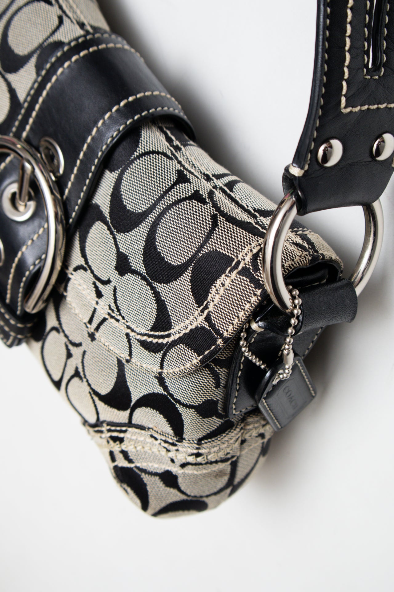 #192 Coach Shoulder Bag Black | c. 202 | Size