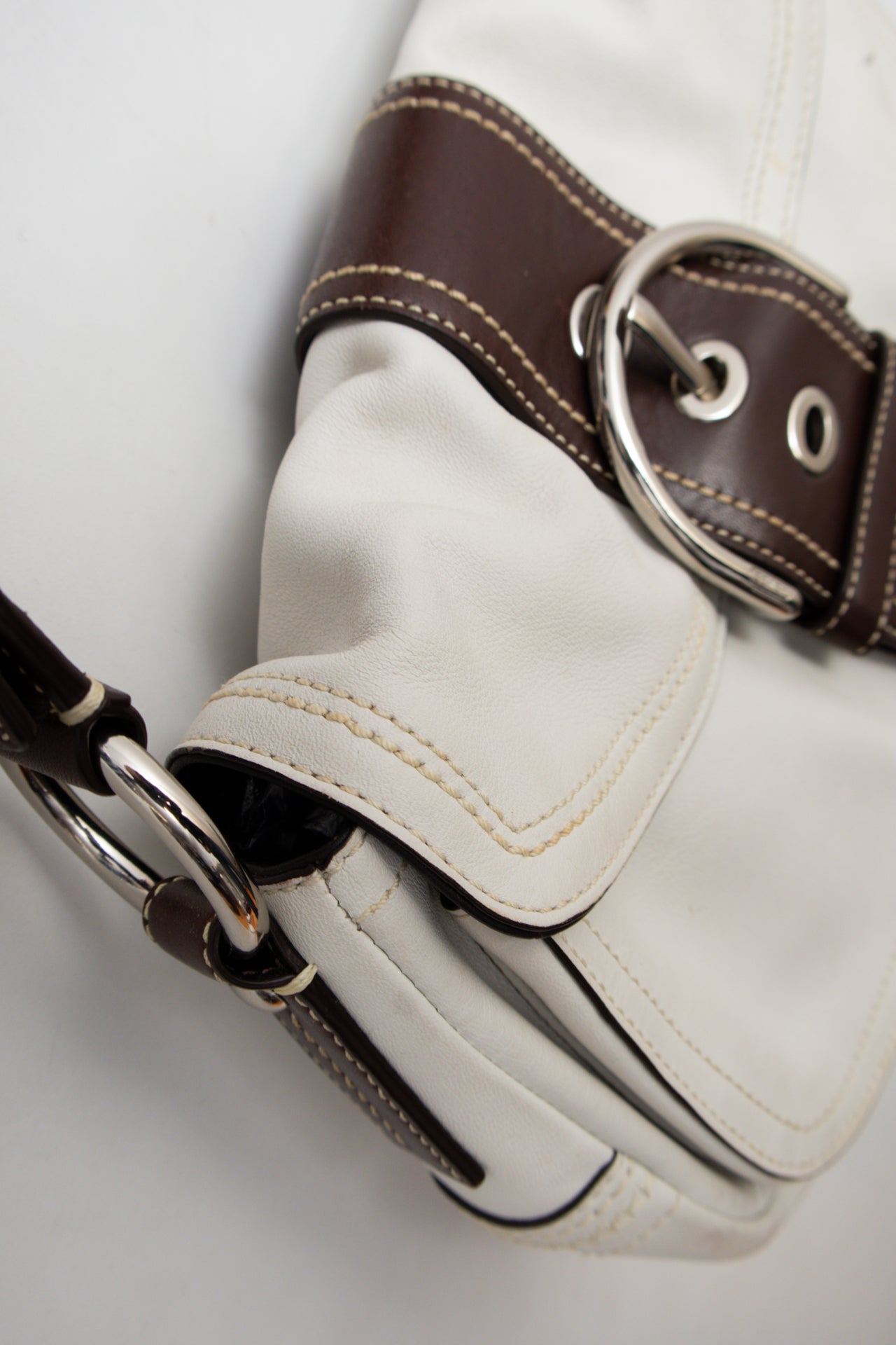 #168 Coach Shoulder Bag White | c. 206 | Size