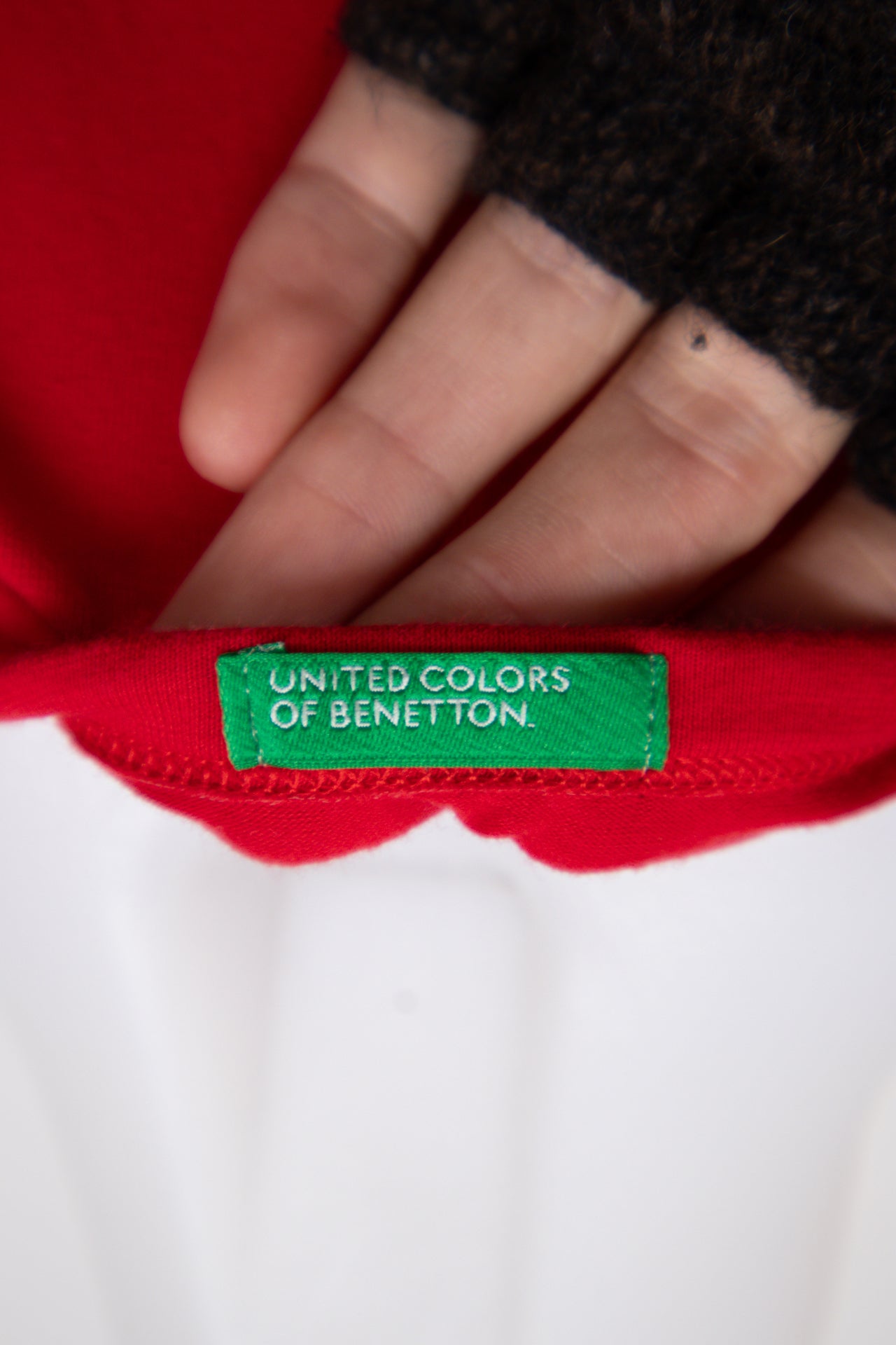 #050 United Colors Of Benetton T-shirt Red | c. 201 | Size 8
