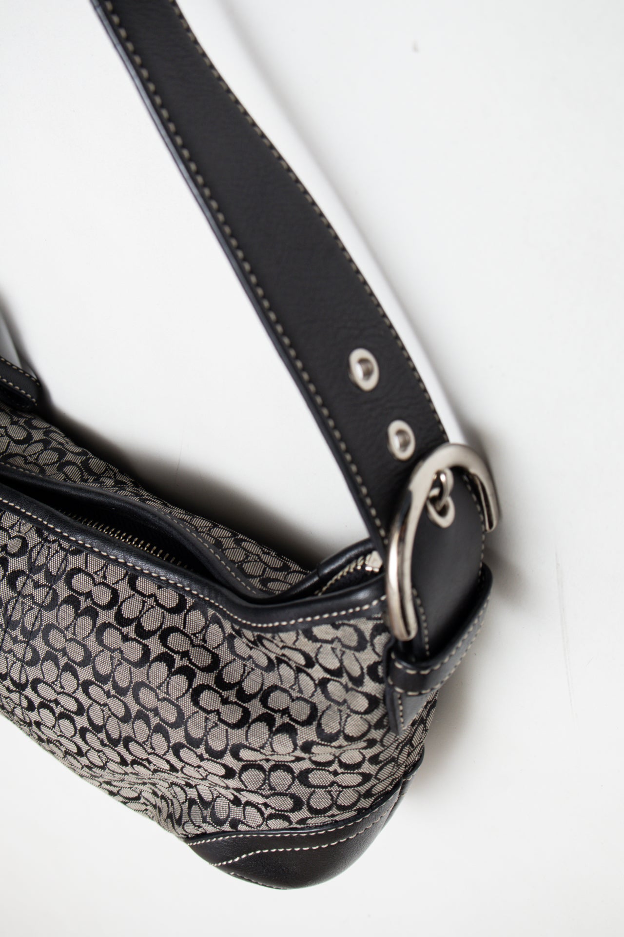 #169 Coach Shoulder Bag Black | c. 187 | Size