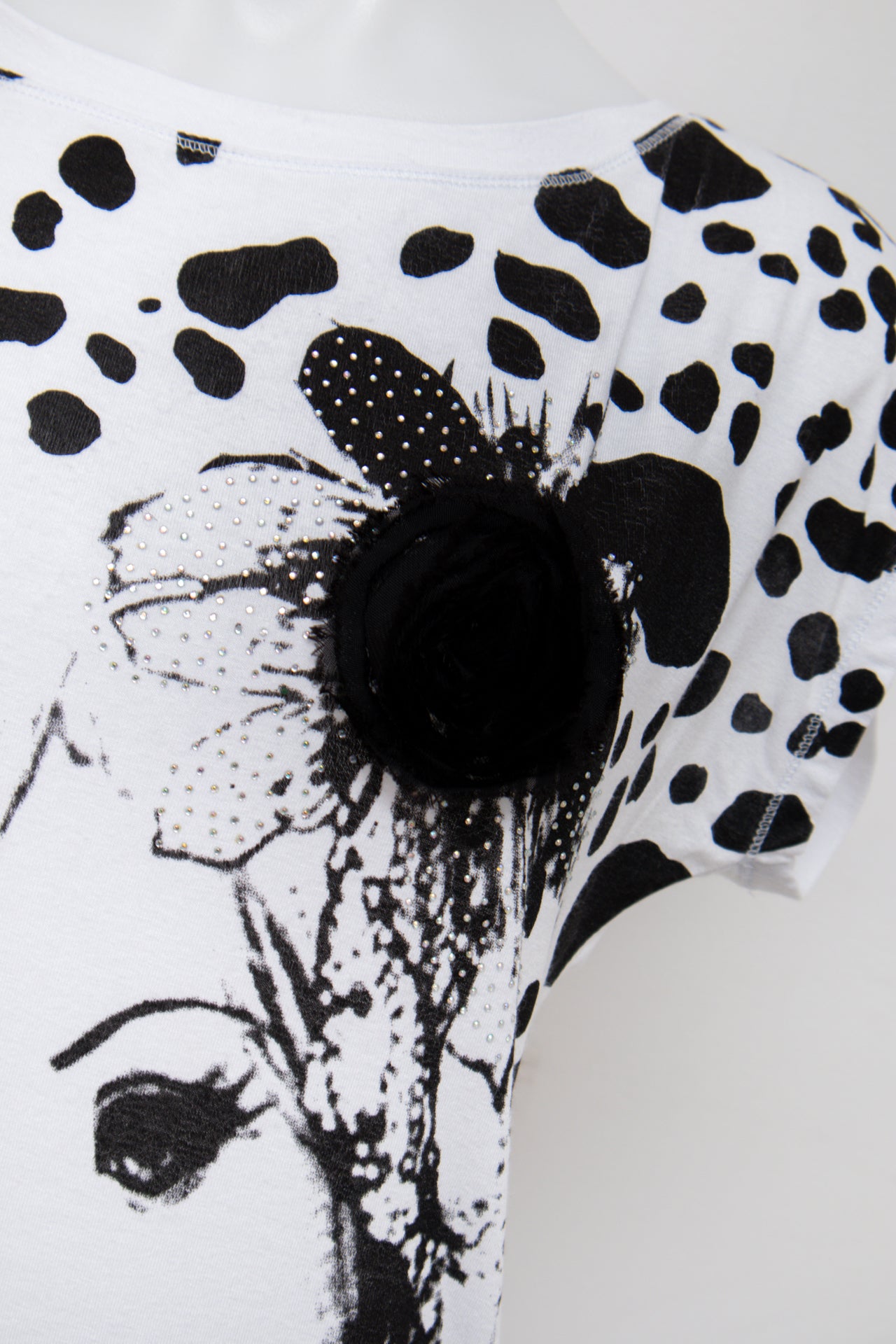 #49 Corazon T-shirt White | c. 195 | Size 10