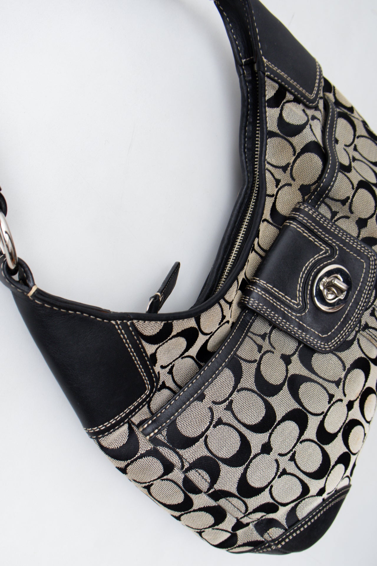 #210 Coach Shoulder Bag Black | c. 199 | Size