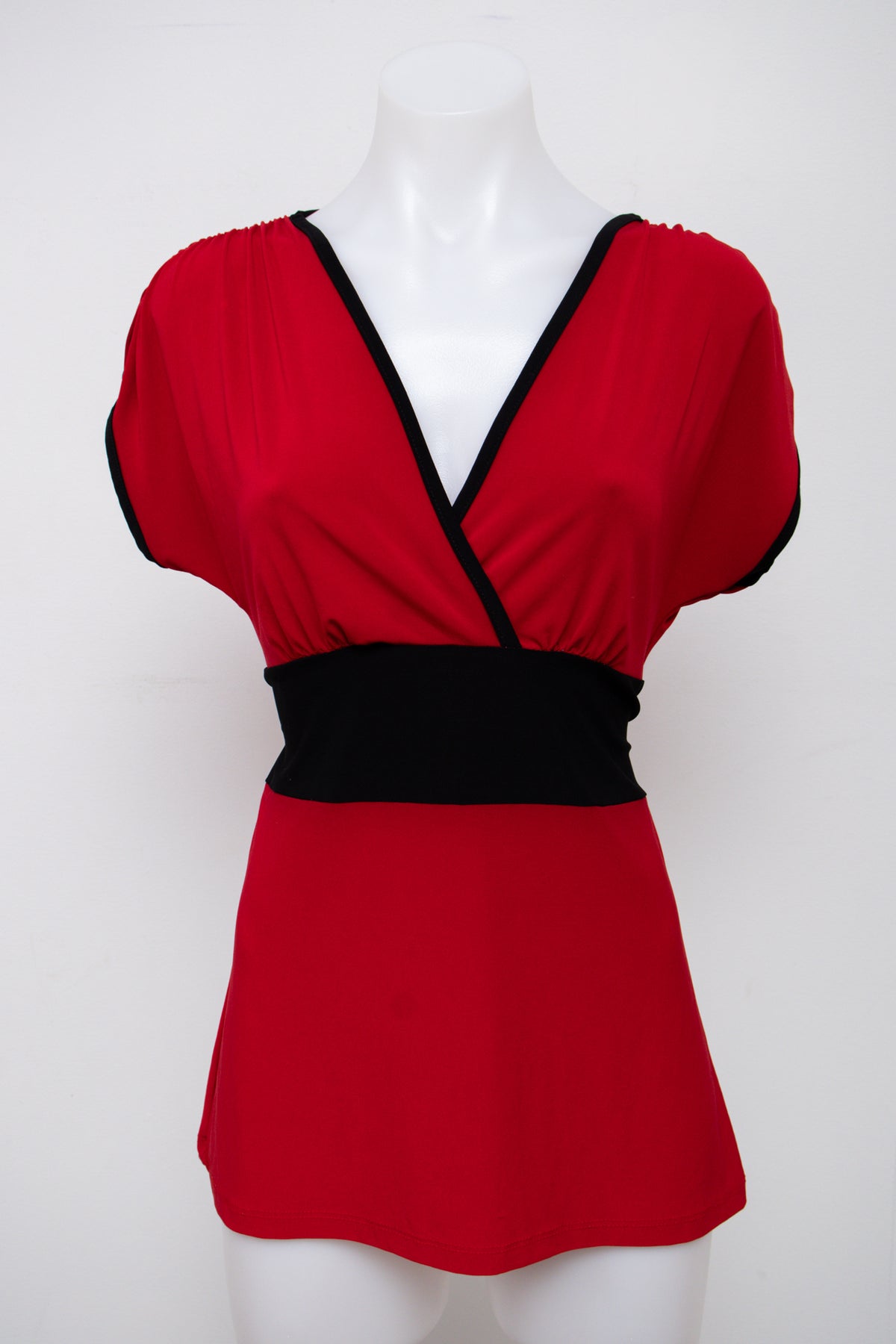#030 Dynamite Short Sleeve Red | c. 209 | Size 8