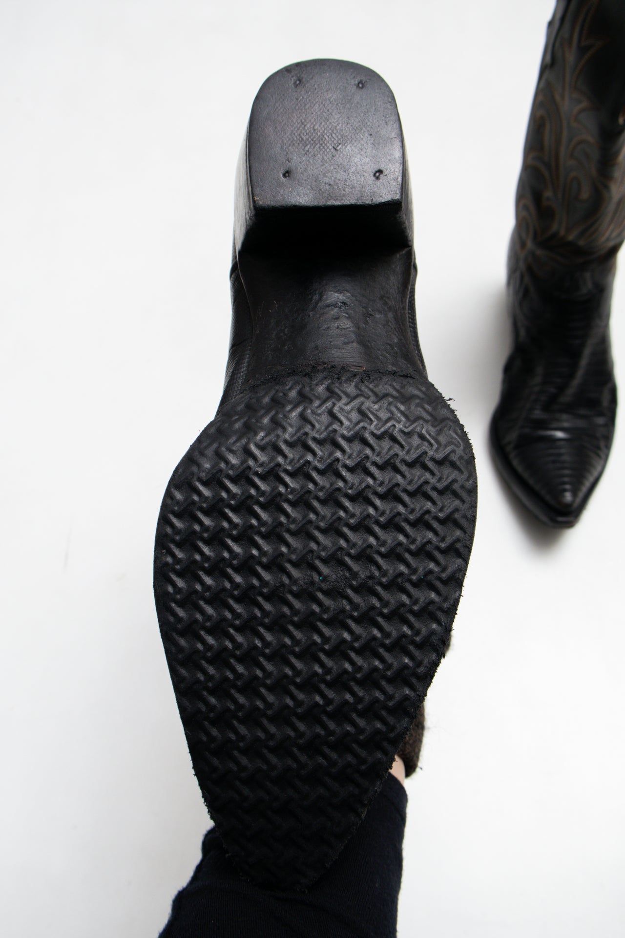 #186 Null Black | c. 203 | Size 10