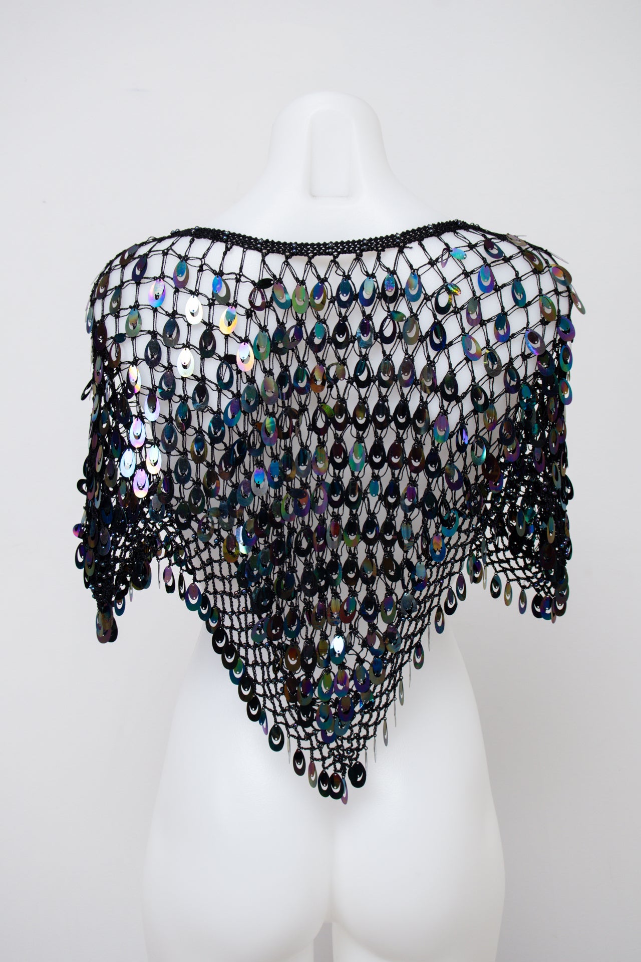 #157 Poncho Black | c. 210 | Size