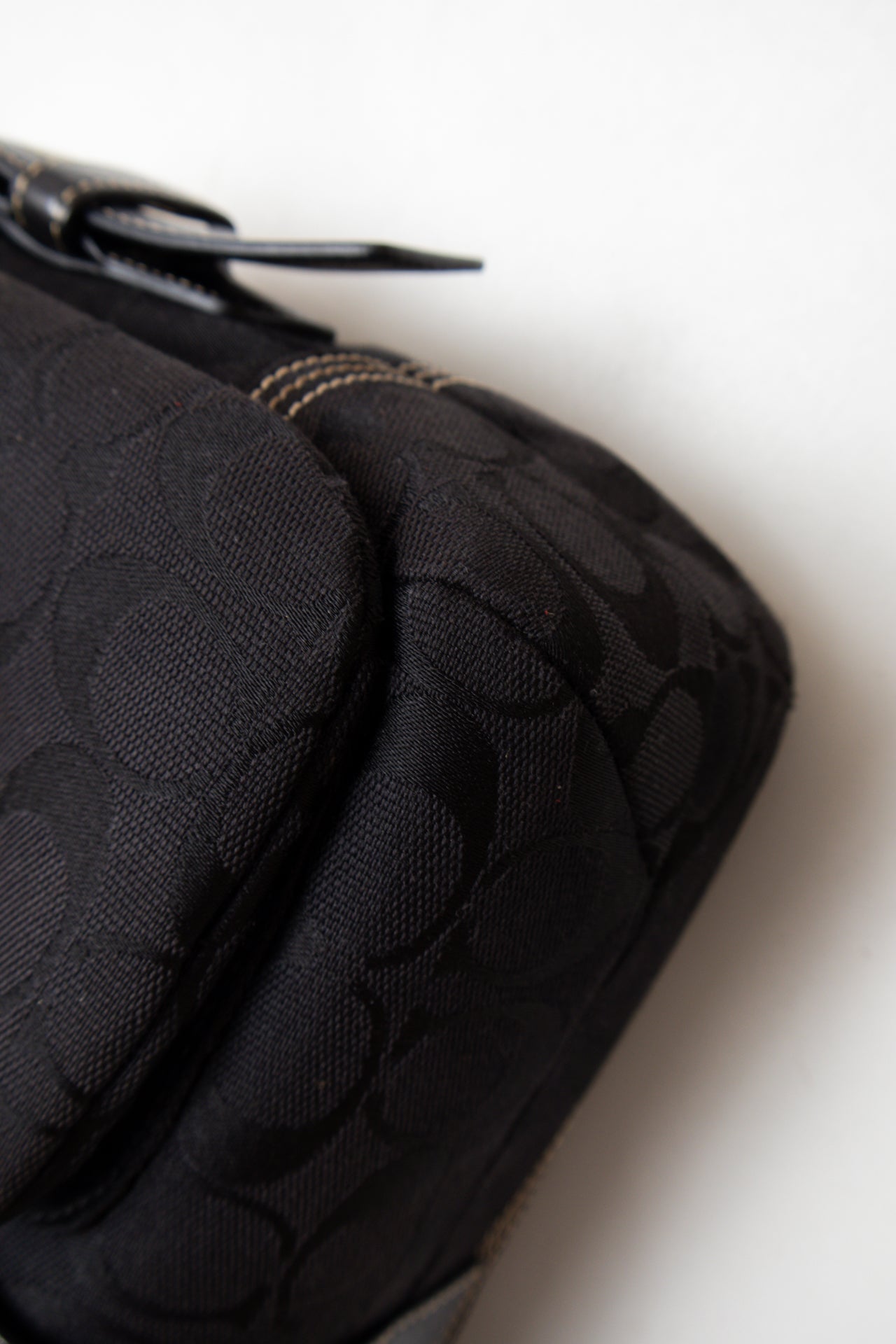 #211 Coach Shoulder Bag Black | c. 194 | Size