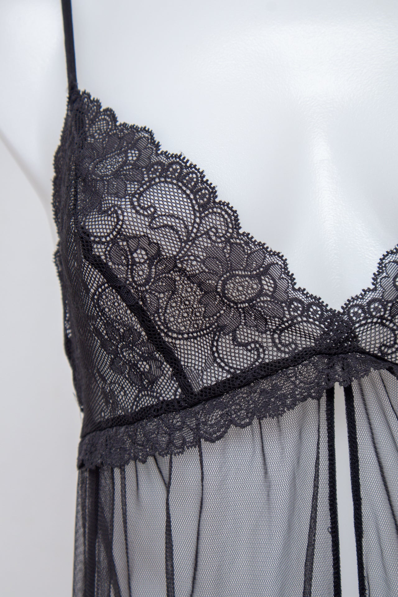 #105 Victoria's Secret Cami Black | c. 210 | Size 8