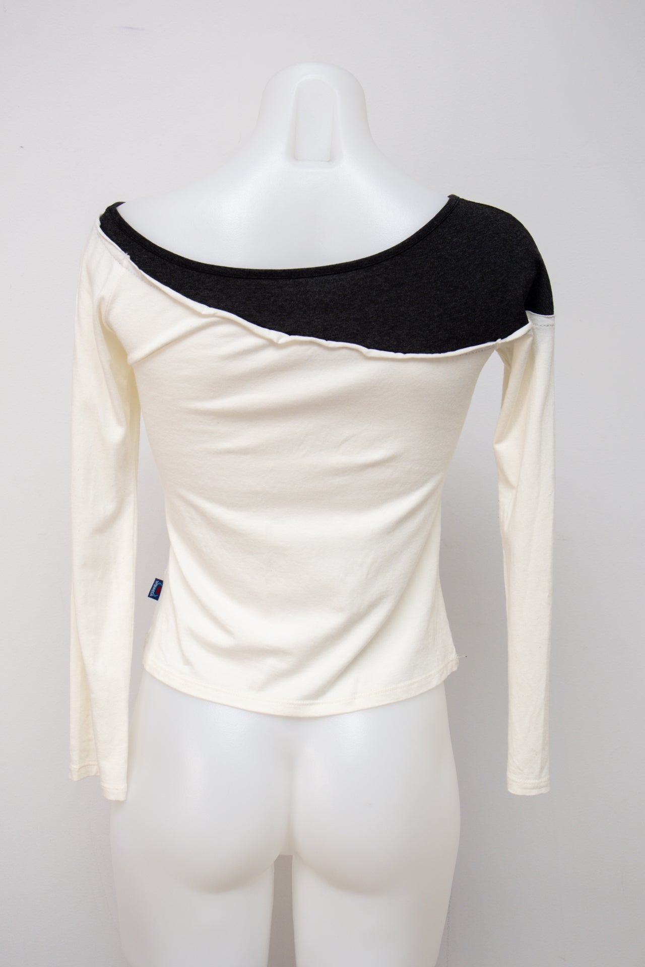 #098 Wuassa T-shirt White | c. 199 | Size 8