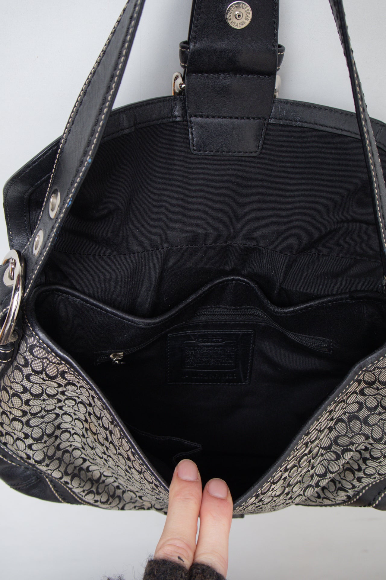 #214 Coach Shoulder Bag Black | c. 199 | Size