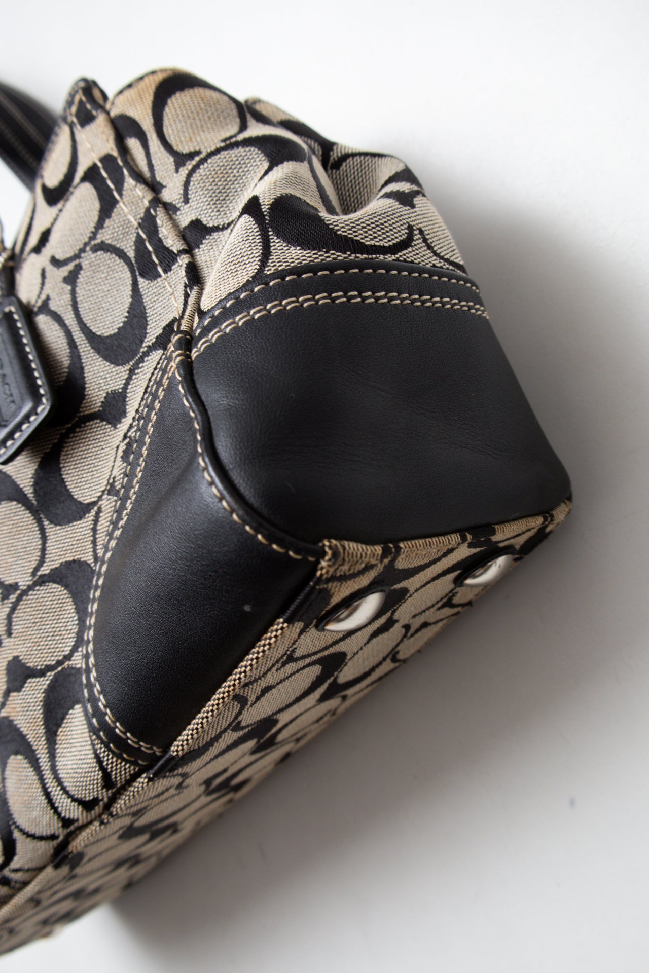 #214 Coach Shoulder Bag Black | c. 204 | Size