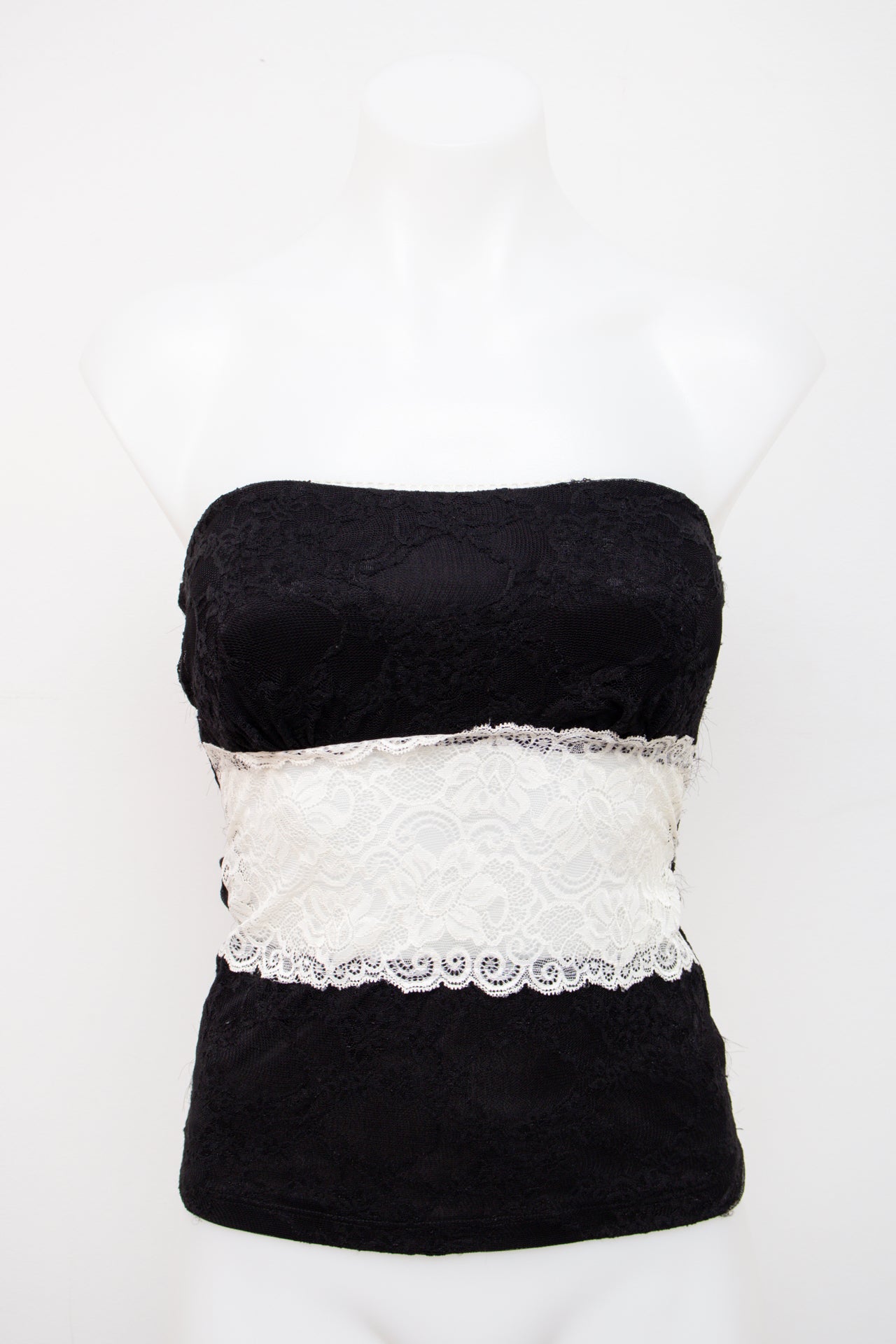 #020 Body Central Halter Top Black | c. 202 | Size 6