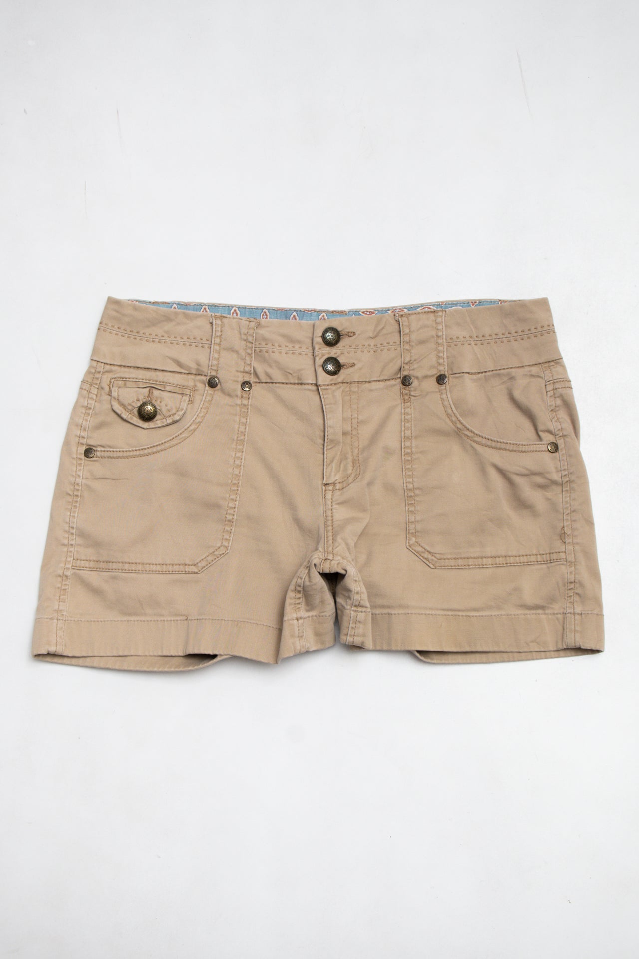 #131 One Love Shorts Beige | c. 196 | Size 10