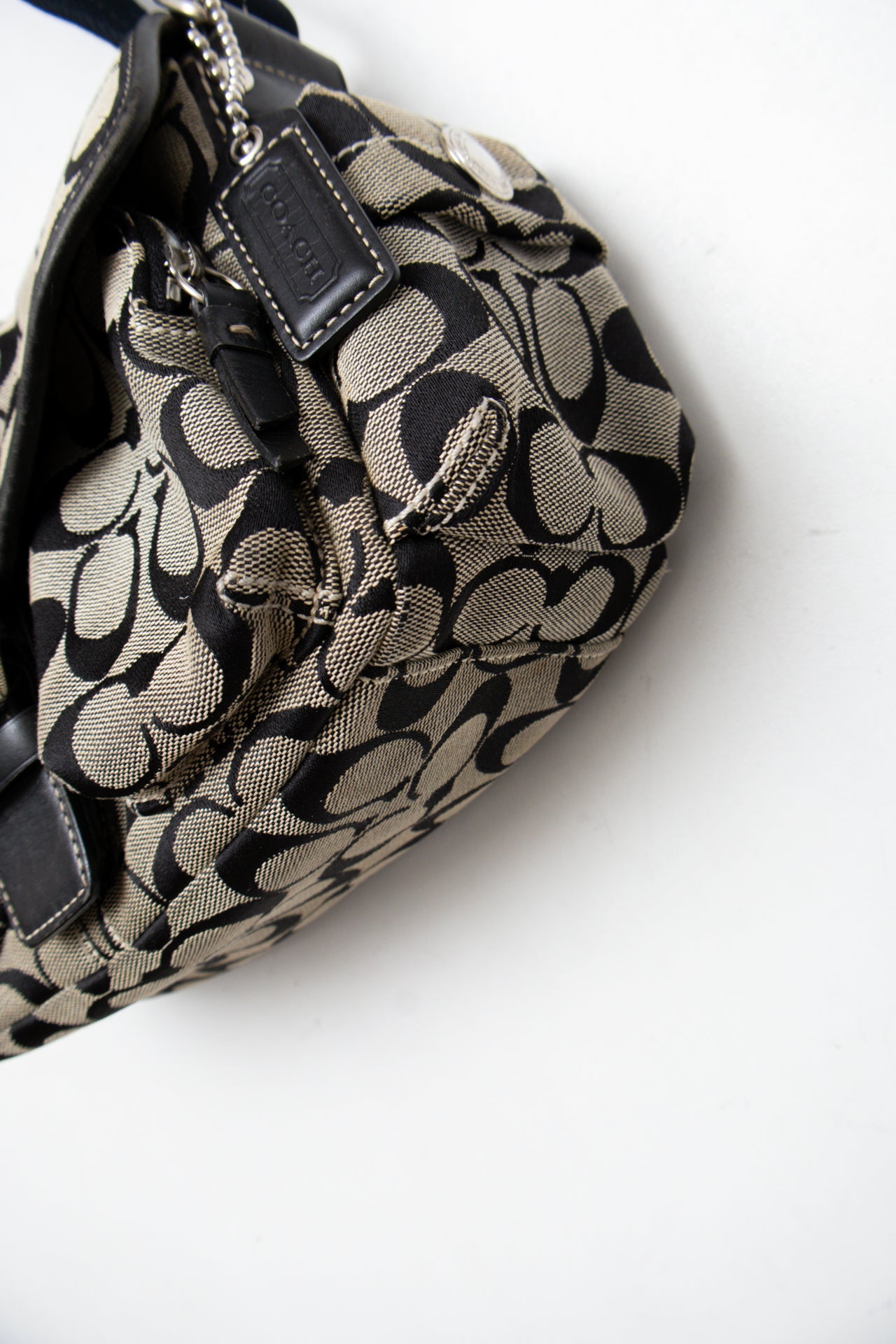 #197 Coach Shoulder Bag Black | c. 202 | Size