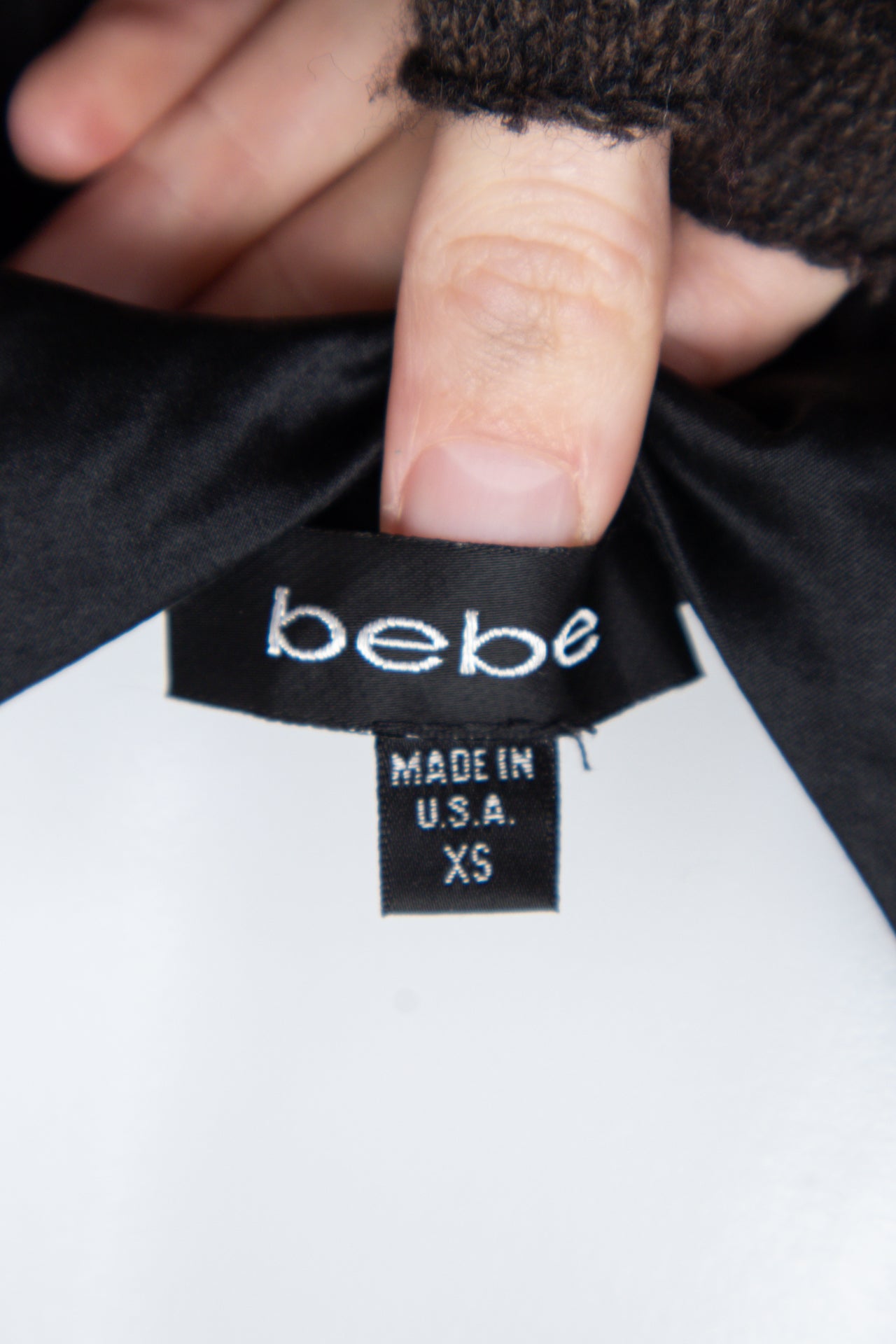 #100 Bebe Short Sleeve Black | c. 210 | Size 8