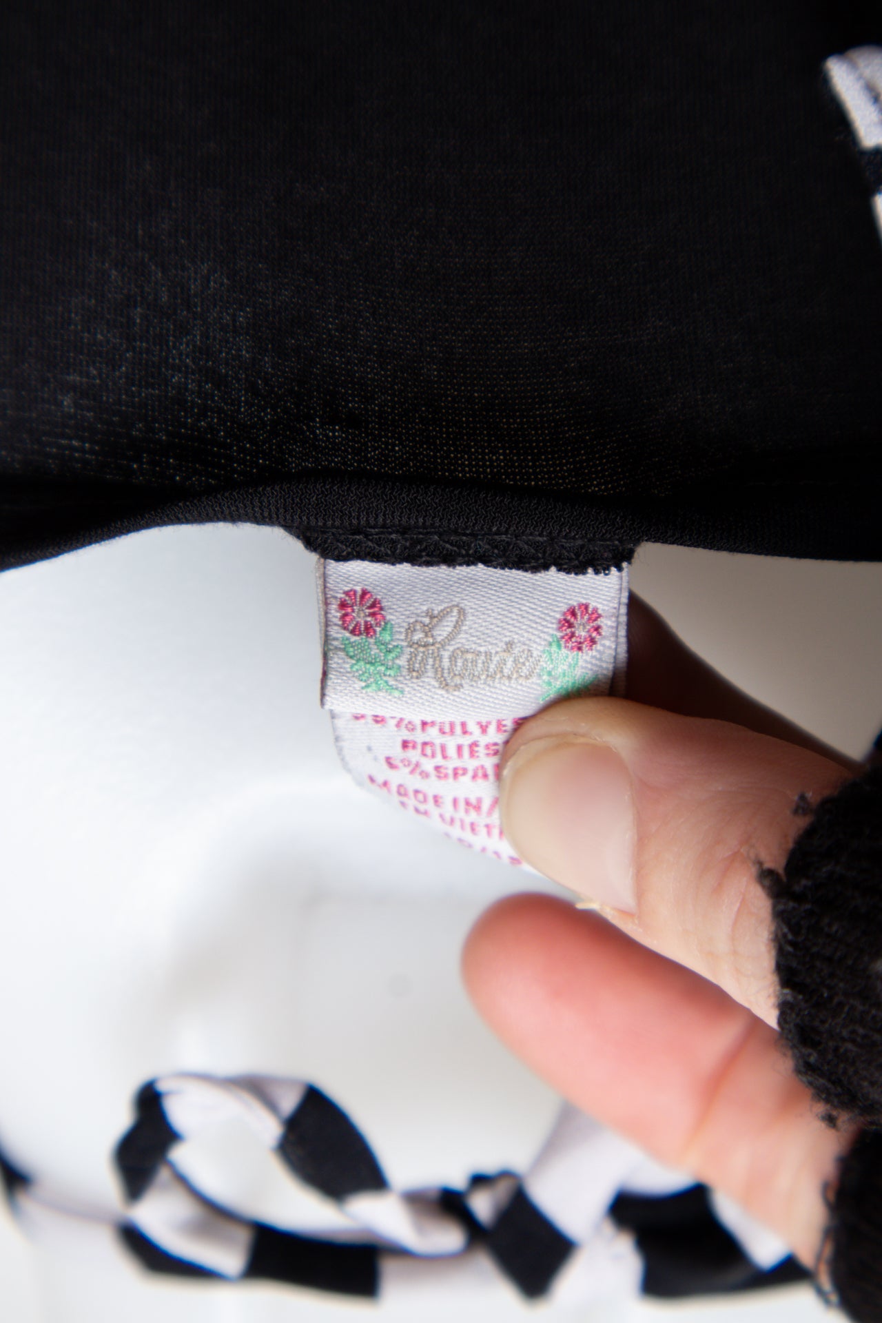 #31 Floral T-shirt Black | c. 193 | Size 8