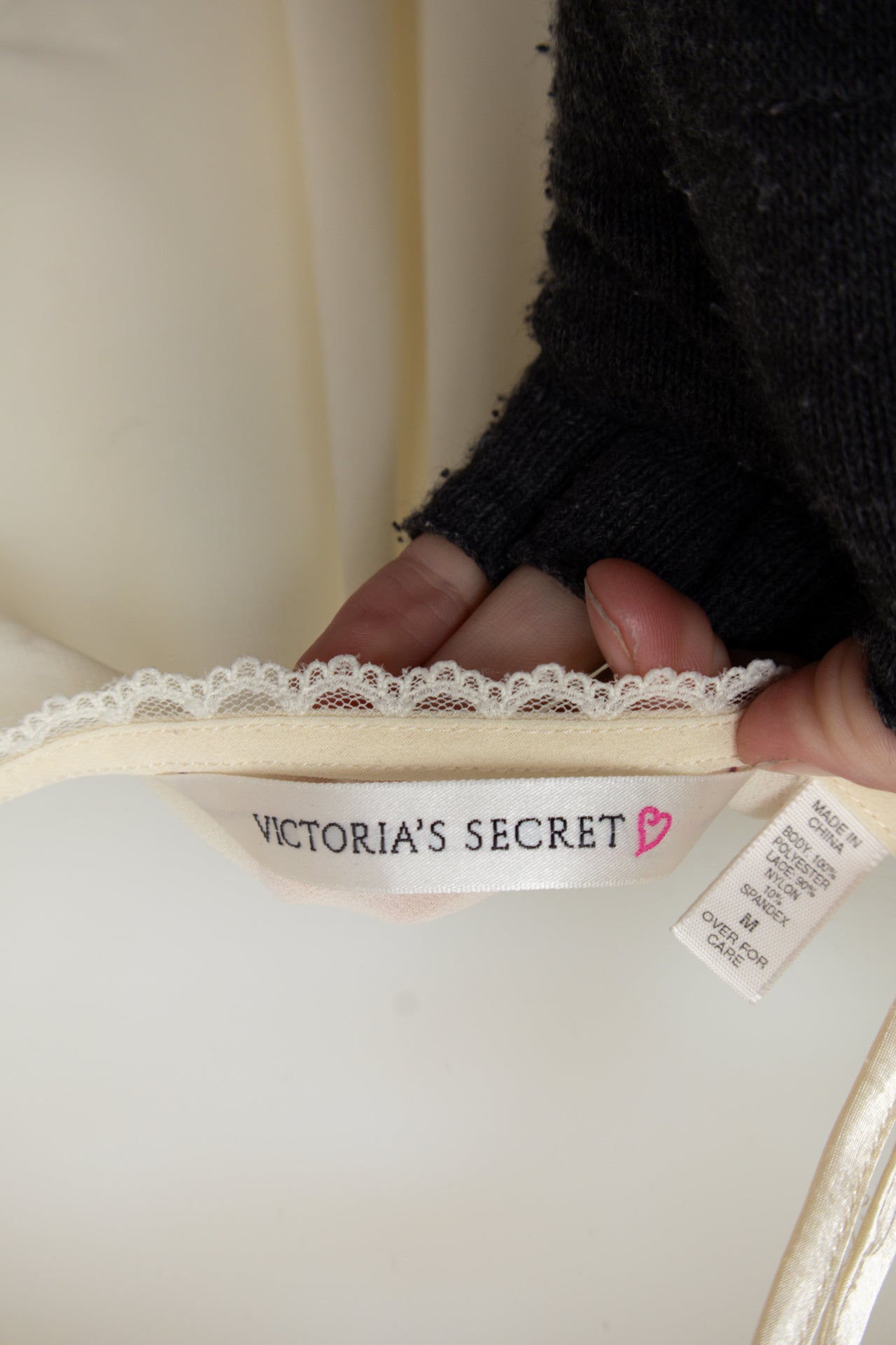 #129 Victoria's Secret Camisole White | c. 192 | Size 10