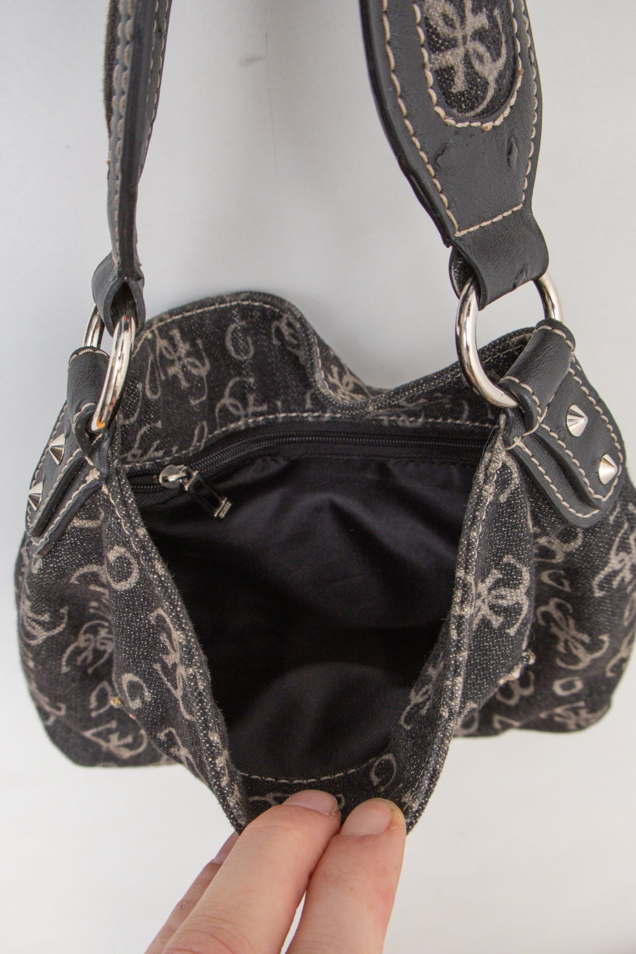 #173 Guess Shoulder Bag Black | c. 206 | Size