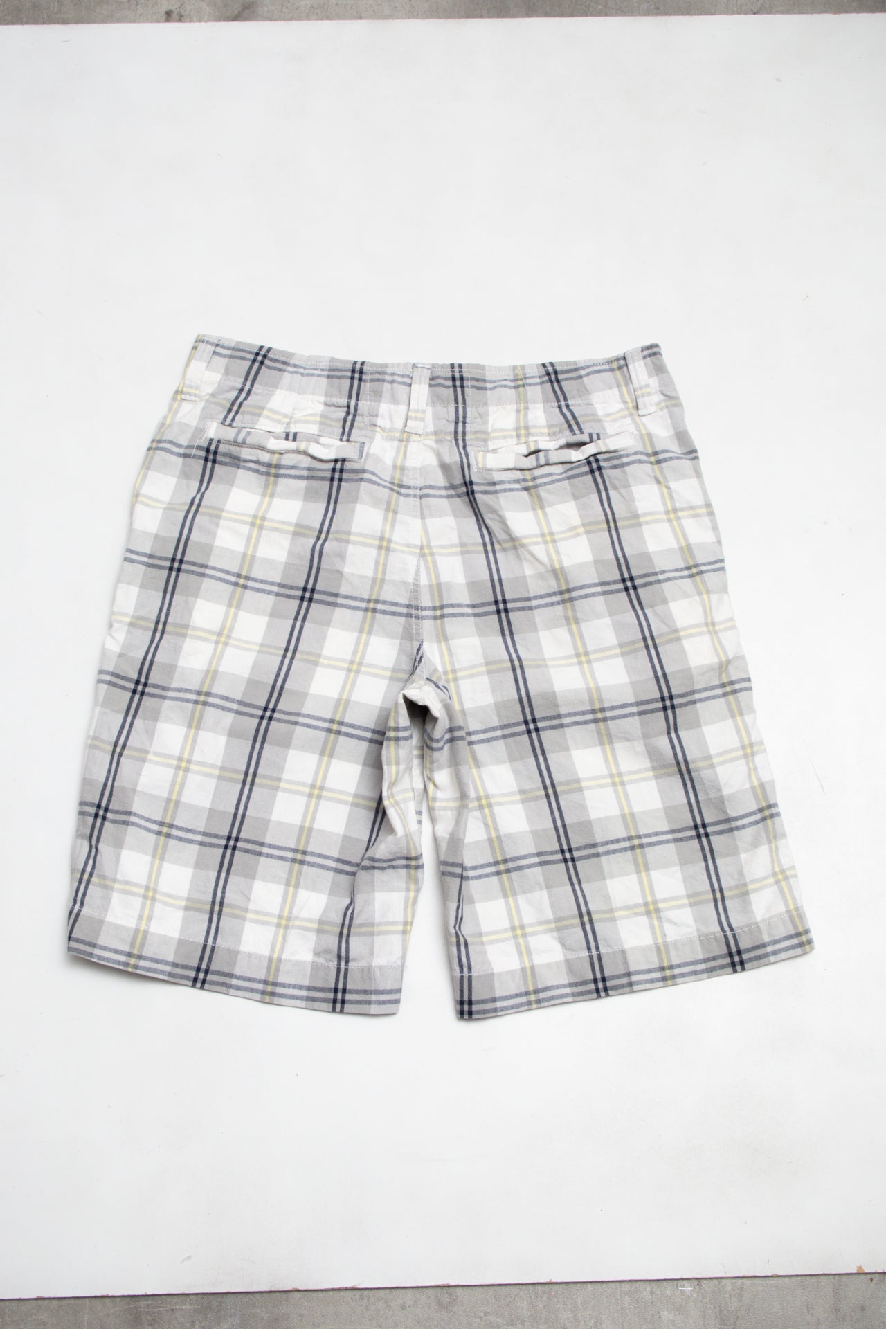 #144 Urban Pipeline Shorts White | c. 203 | Size 14