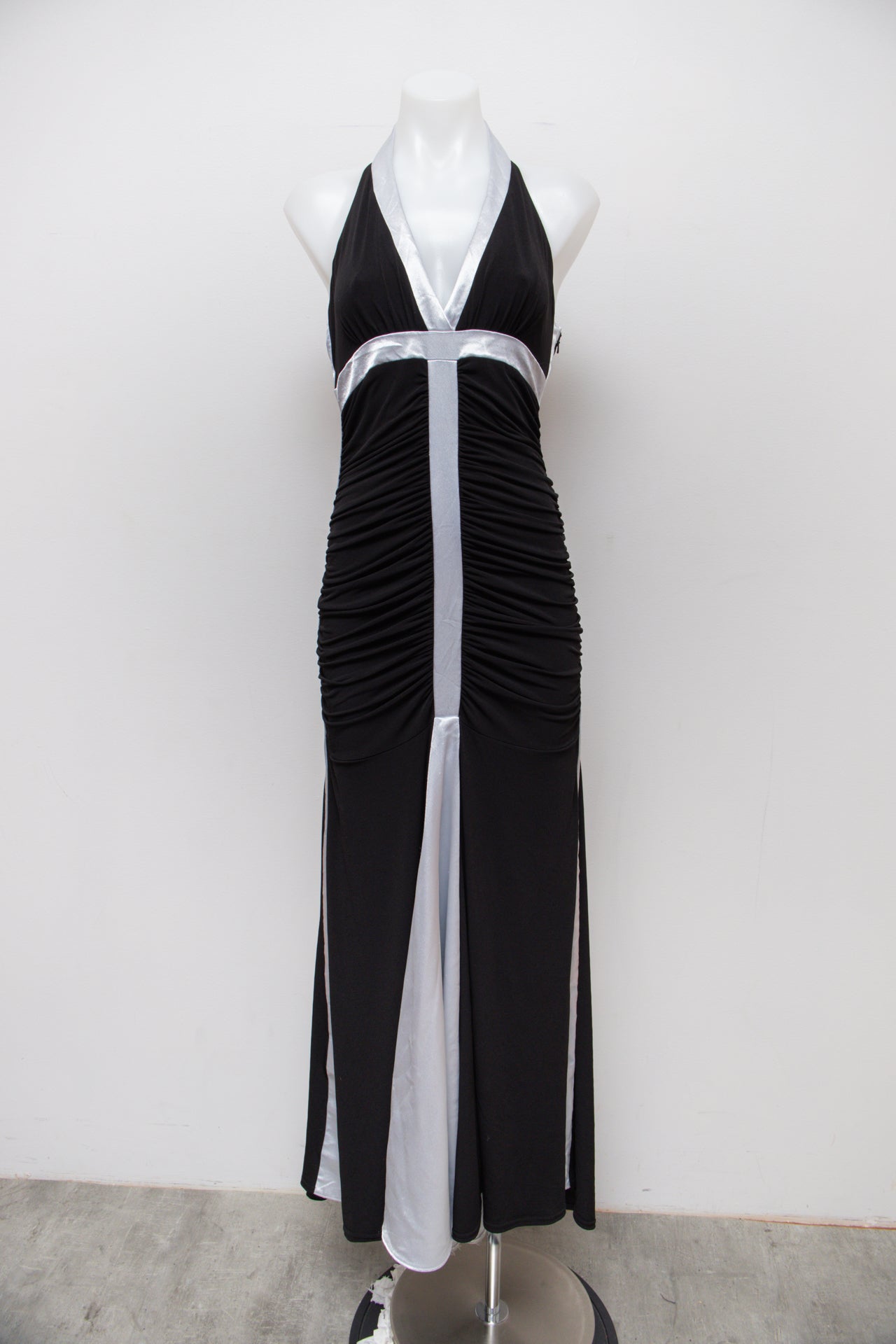 #117 Jessica Mcclintock Halter Top Black | c. 190 | Size 8