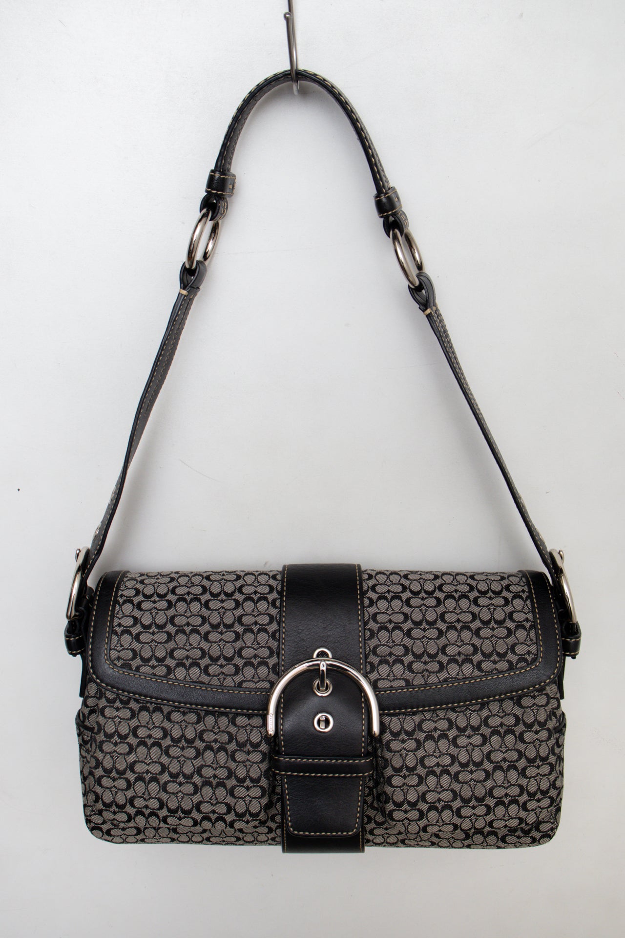 #187 Coach Shoulder Bag Black | c. 196 | Size