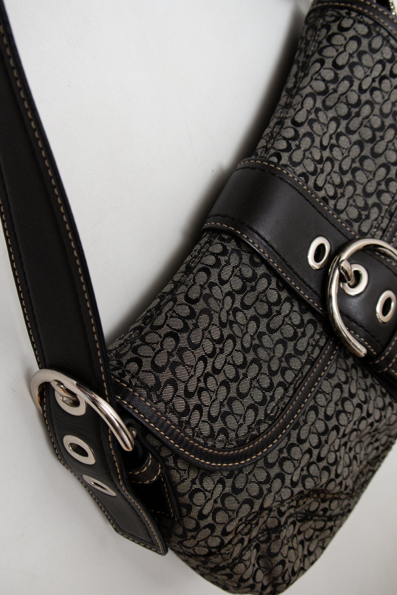 #157 Coach Shoulder Bag Black | c. 187 | Size