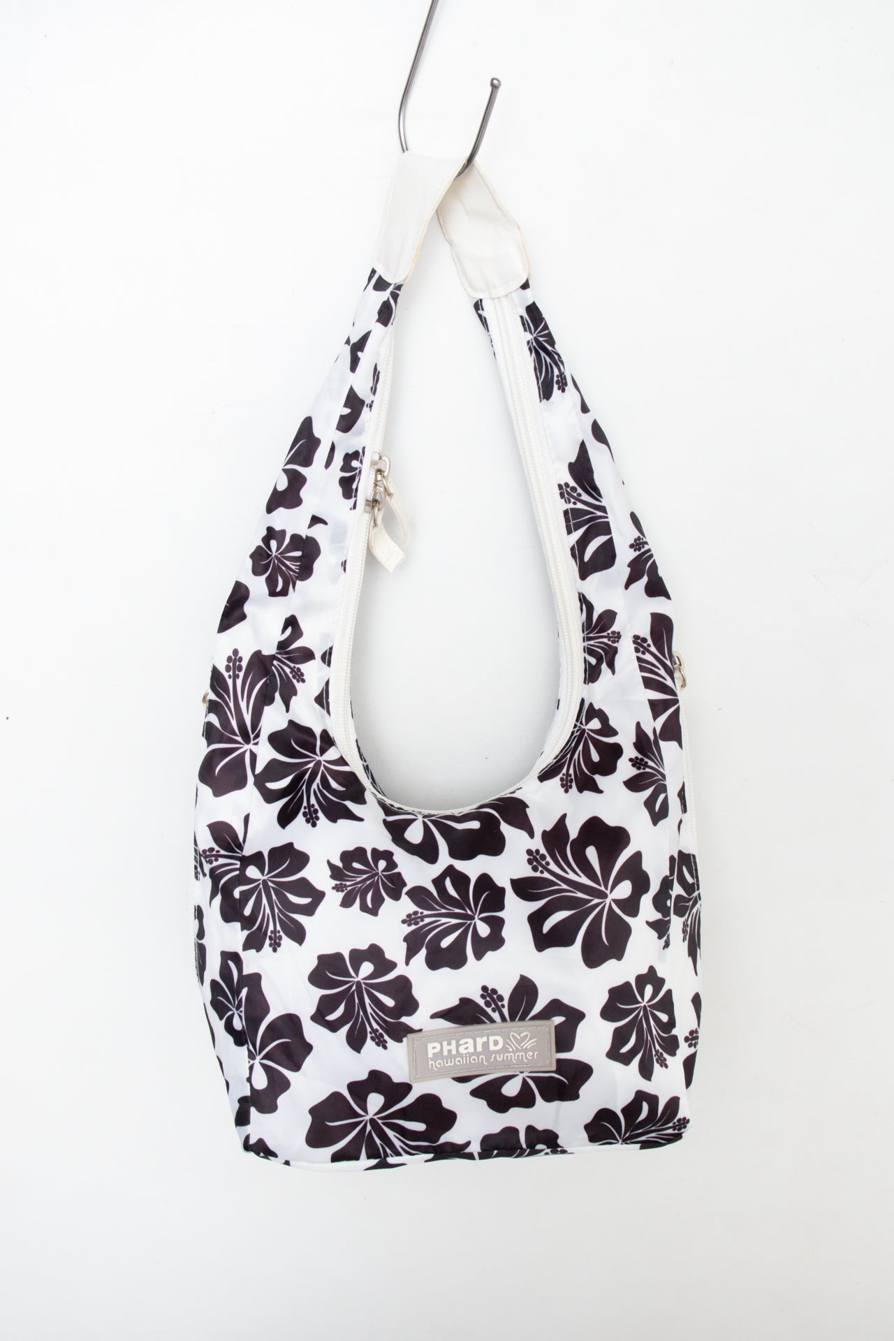 #207 Phard Shoulder Bag White | c. 196 | Size
