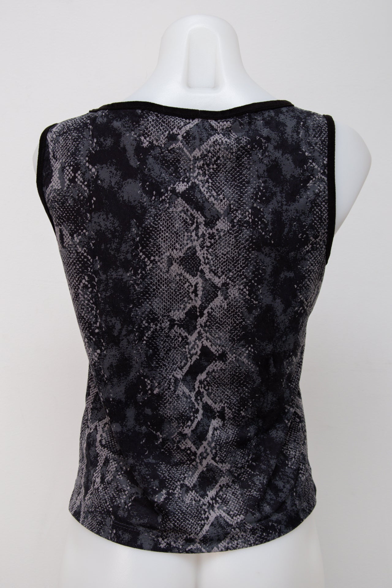 #075 Eyeshadow Tank Top Black | c. 199 | Size 10