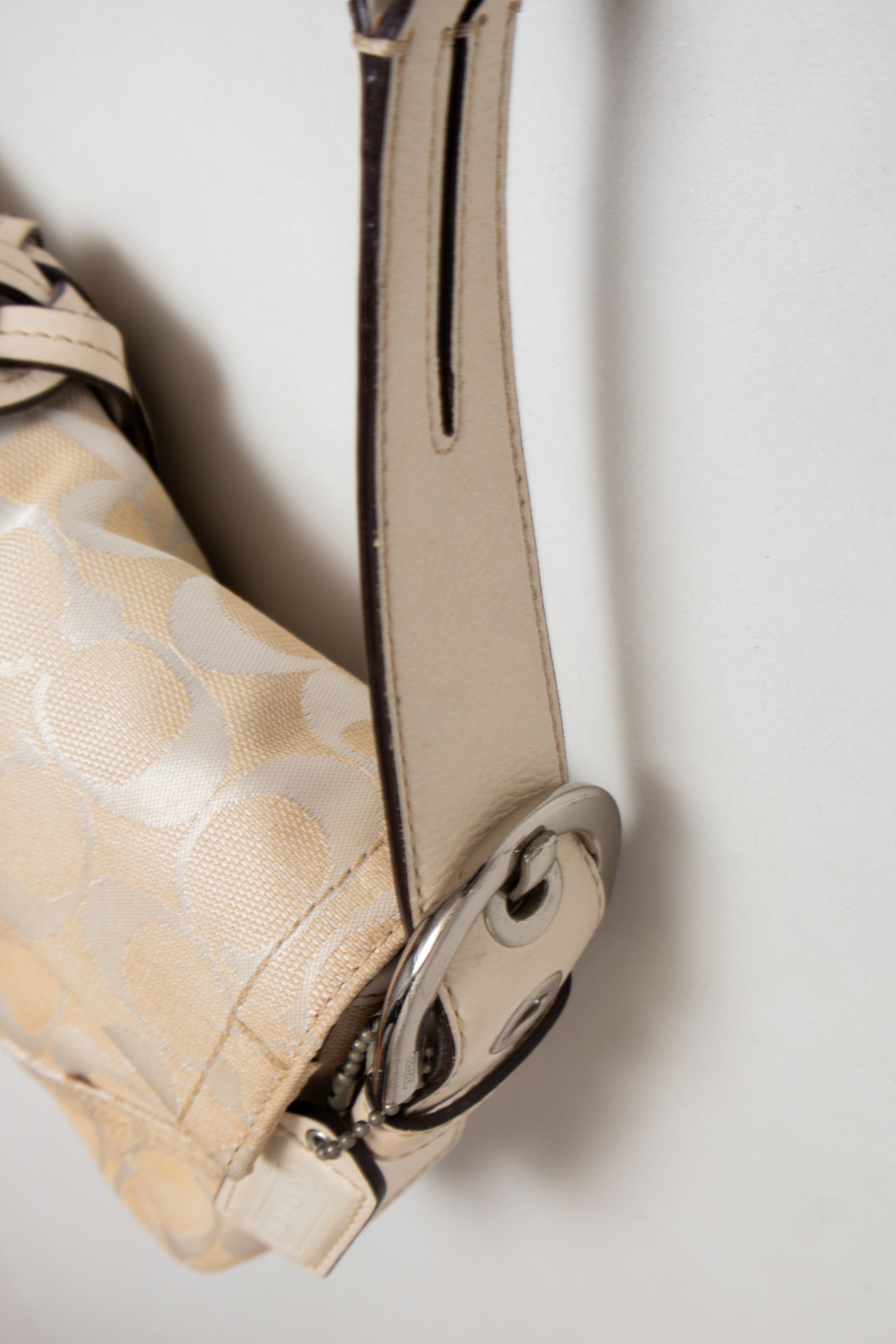 #190 Coach Shoulder Bag Beige | c. 189 | Size