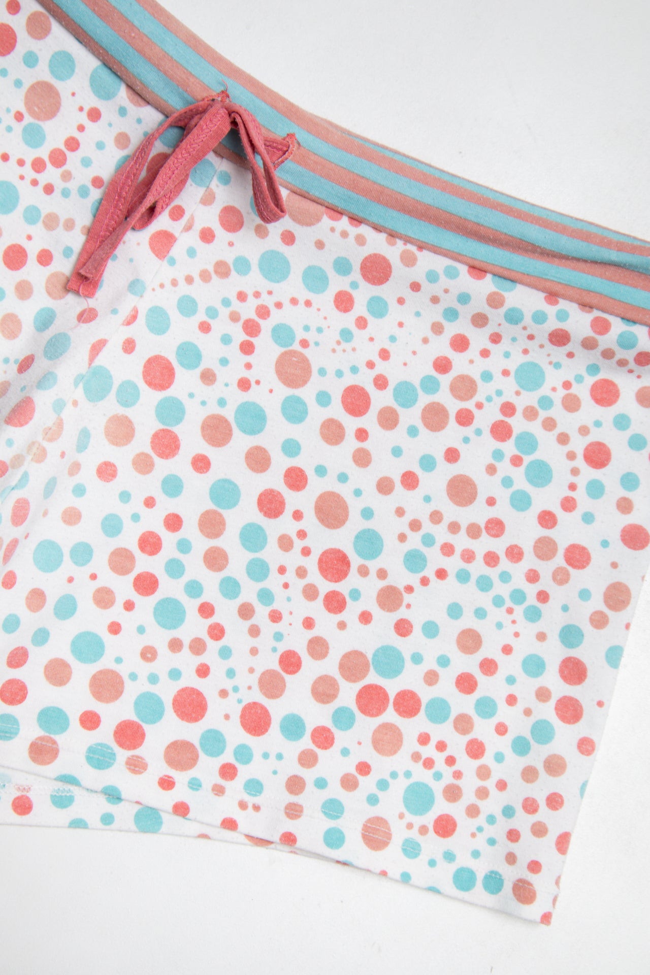 #140 Fx Shorts White | c. 196 | Size 6