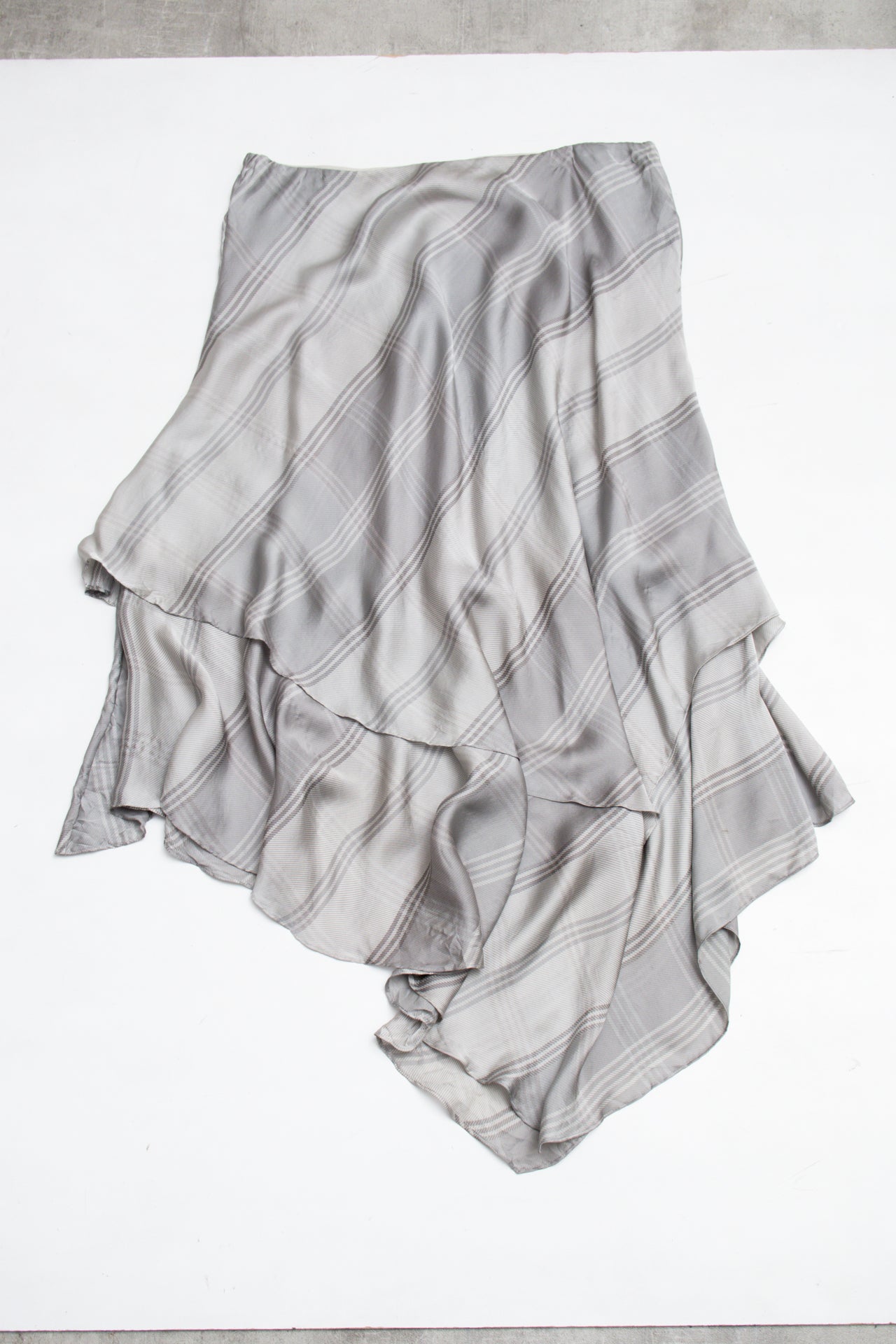 #128 Lauren Ralph Lauren Skirt Gray | c. 200 | Size 10