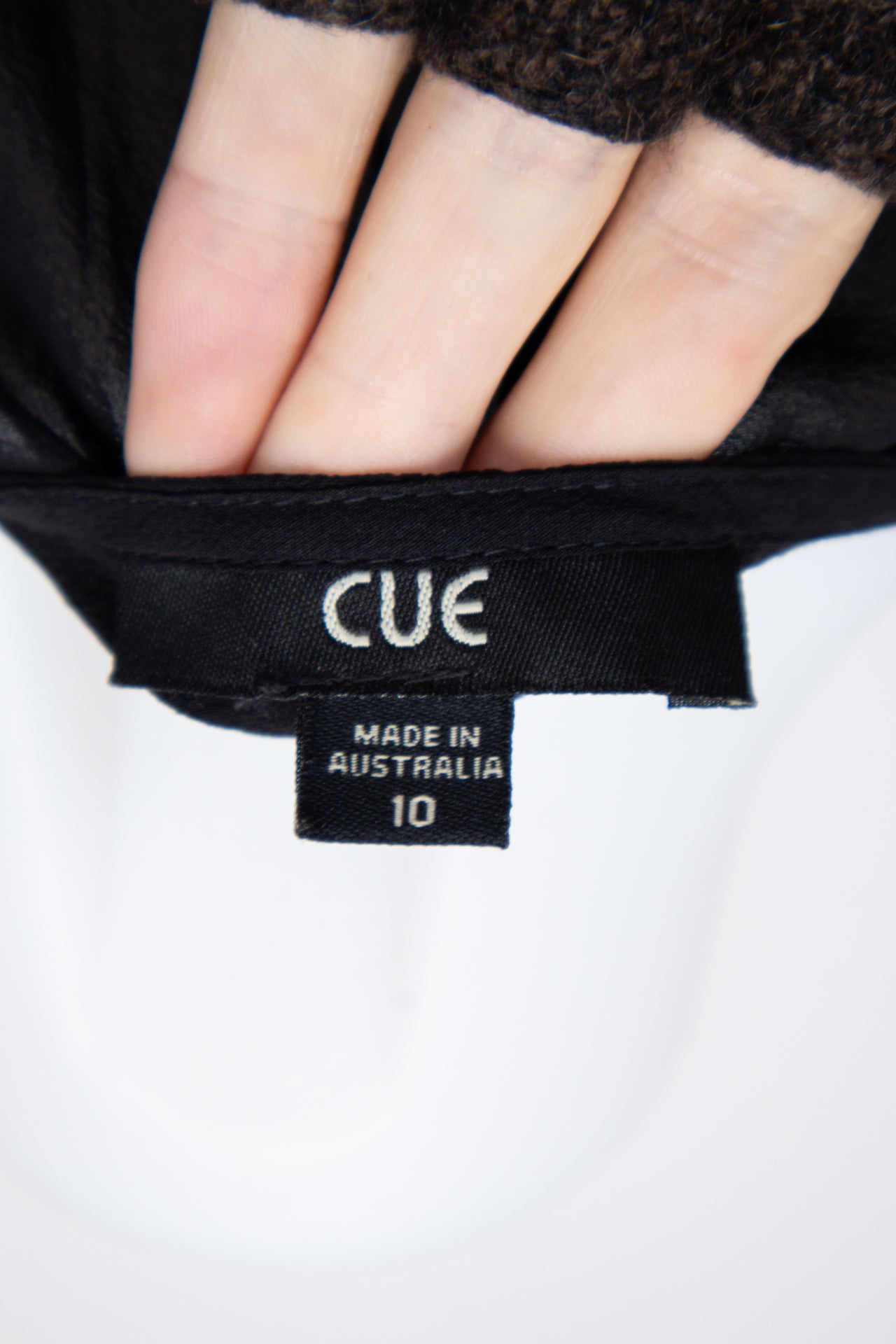 #080 Cue Tank Top Black | c. 200 | Size 8