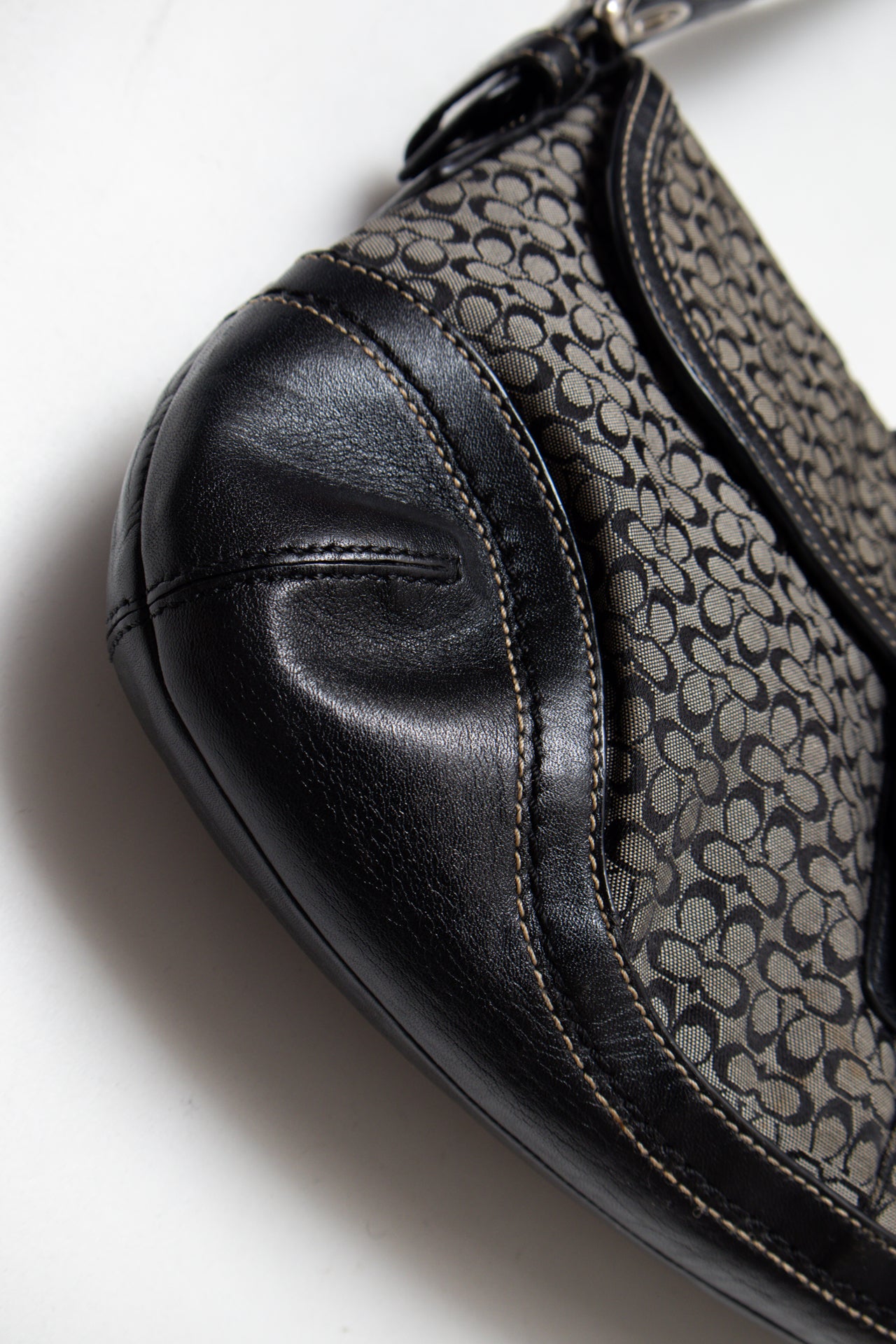 #158 Coach Shoulder Bag Black | c. 187 | Size