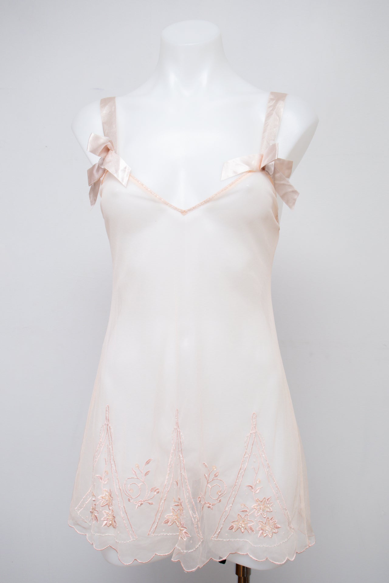 #106 Victoria's Secret Cami Pink | c. 210 | Size 6