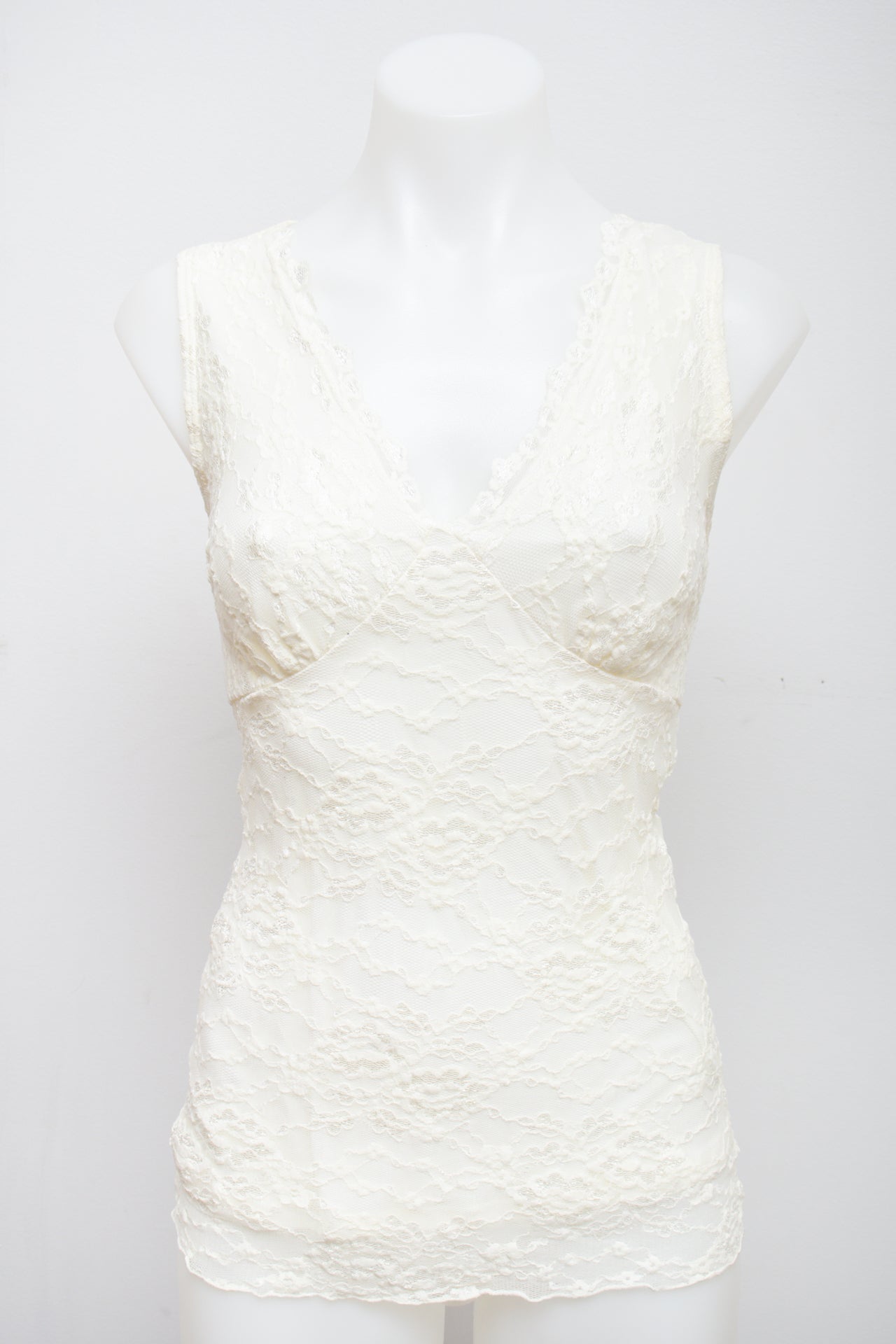 #25 White House Black Market Cami Top White | c. 194 | Size 10