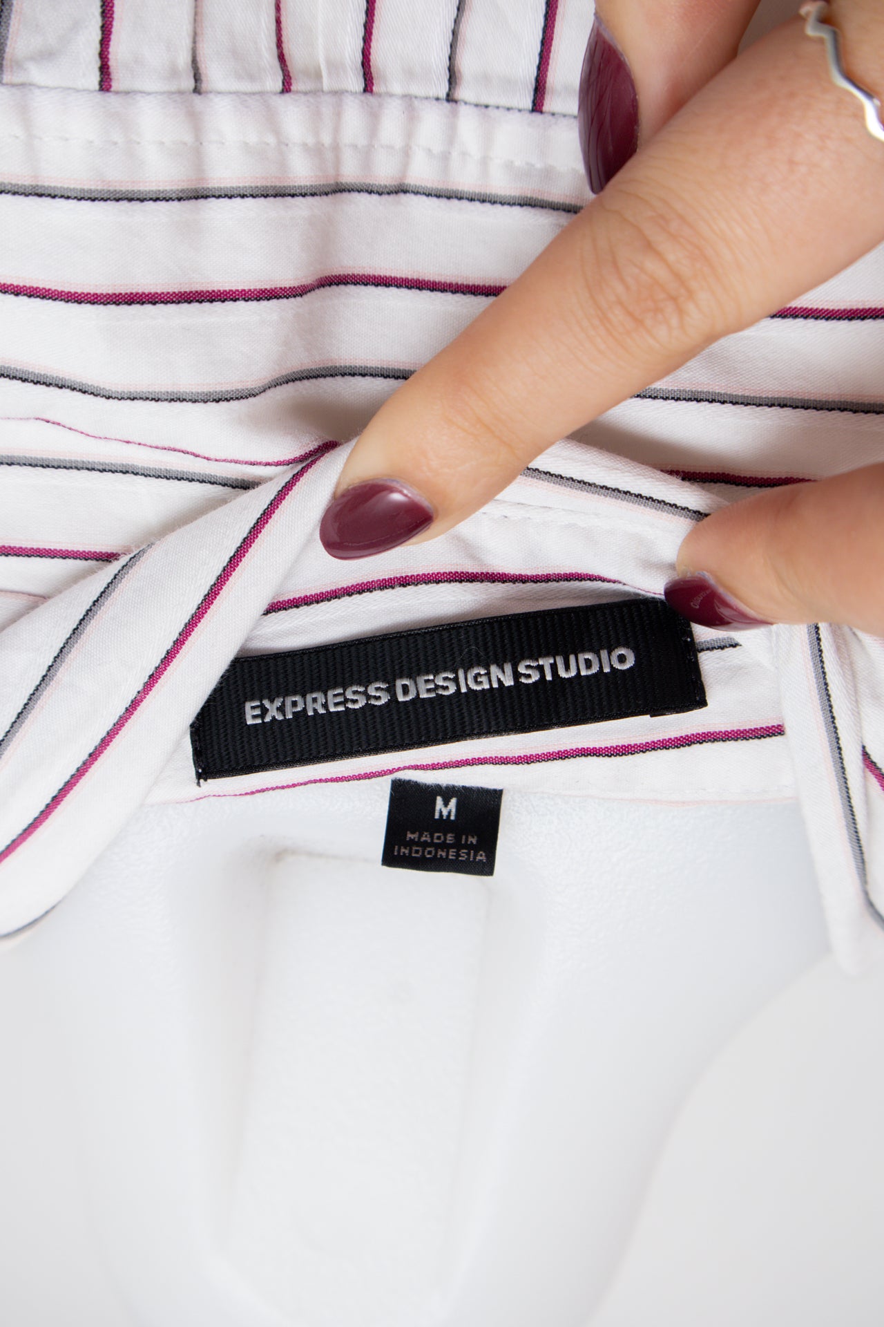 #052 Express Design Studio Long Sleeve White | c. 213 | Size 8