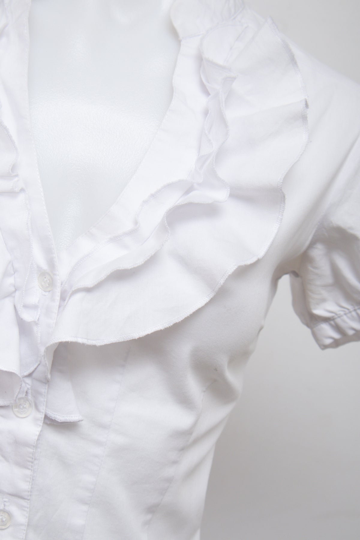 #043 S T R E T C H Short Sleeve White | c. 209 | Size 8