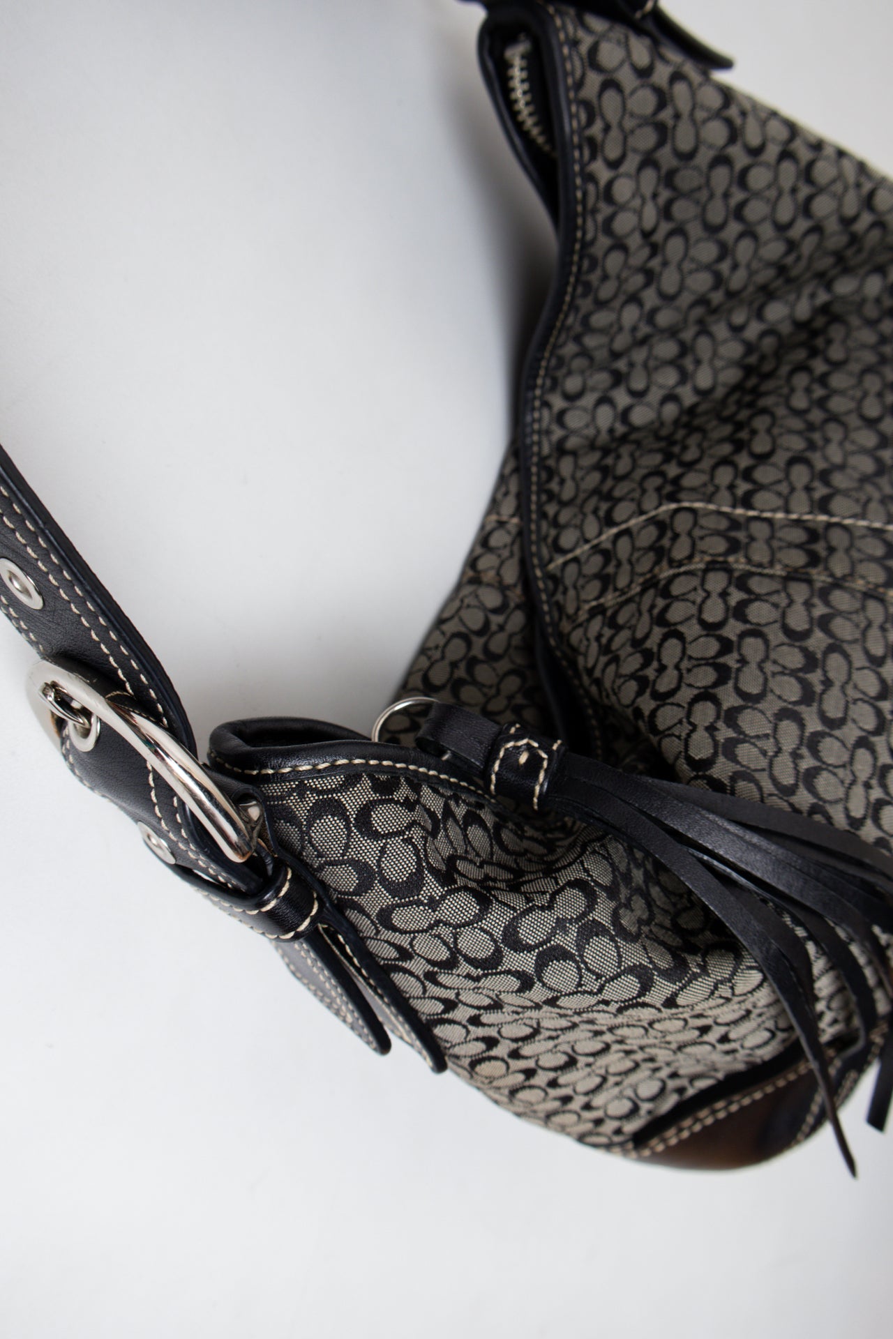 #198 Coach Shoulder Bag Black | c. 198 | Size