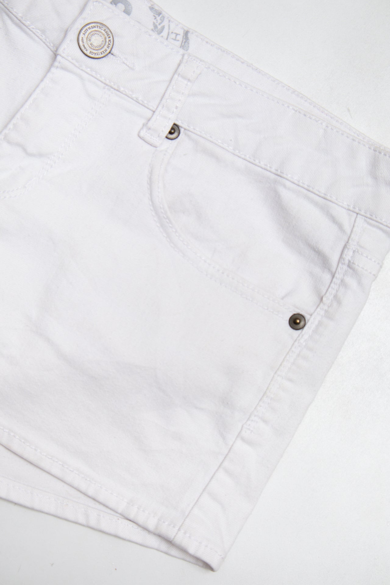 #129 S.o. Shorts White | c. 196 | Size 10/12