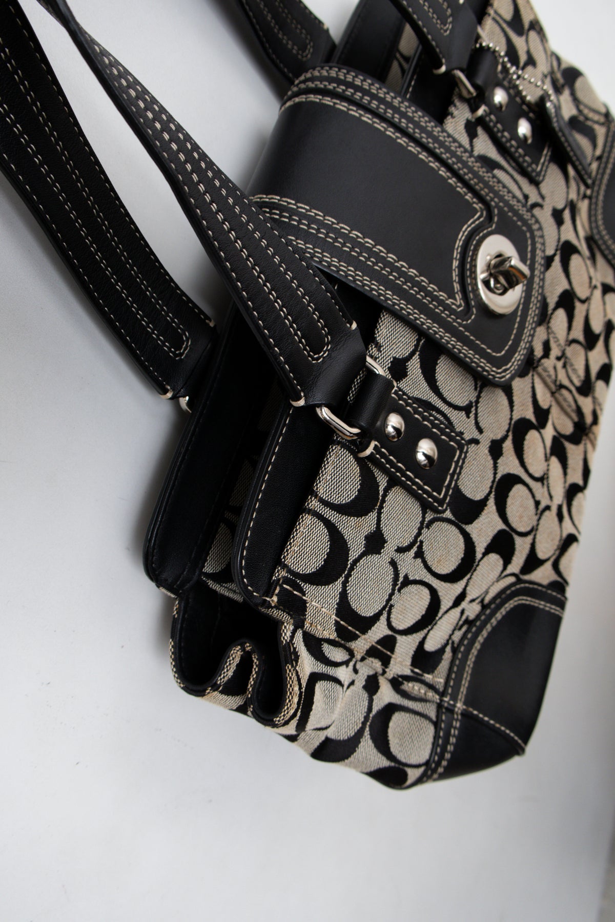 #214 Coach Shoulder Bag Black | c. 204 | Size