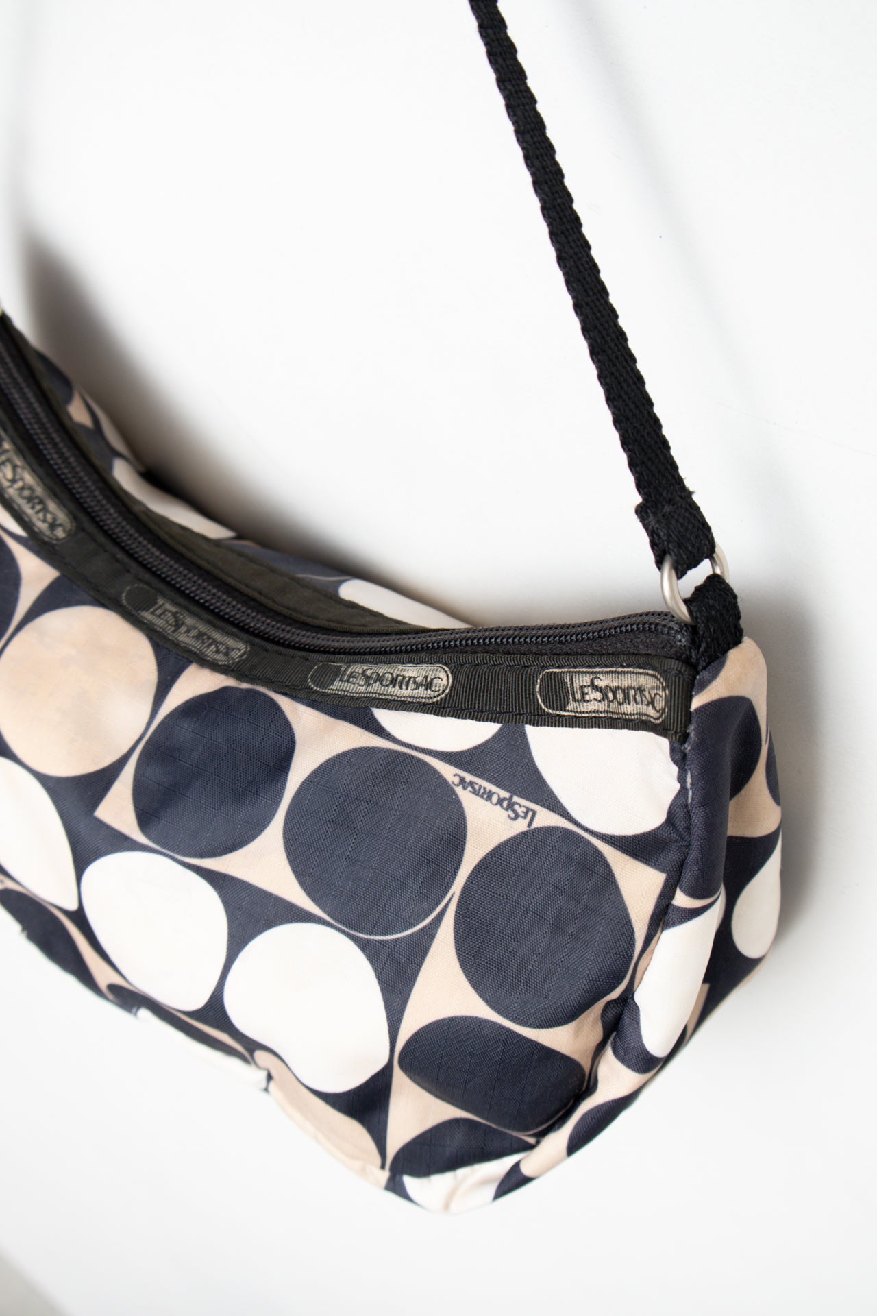 #199 Lesportsac Shoulder Bag Black | c. 196 | Size