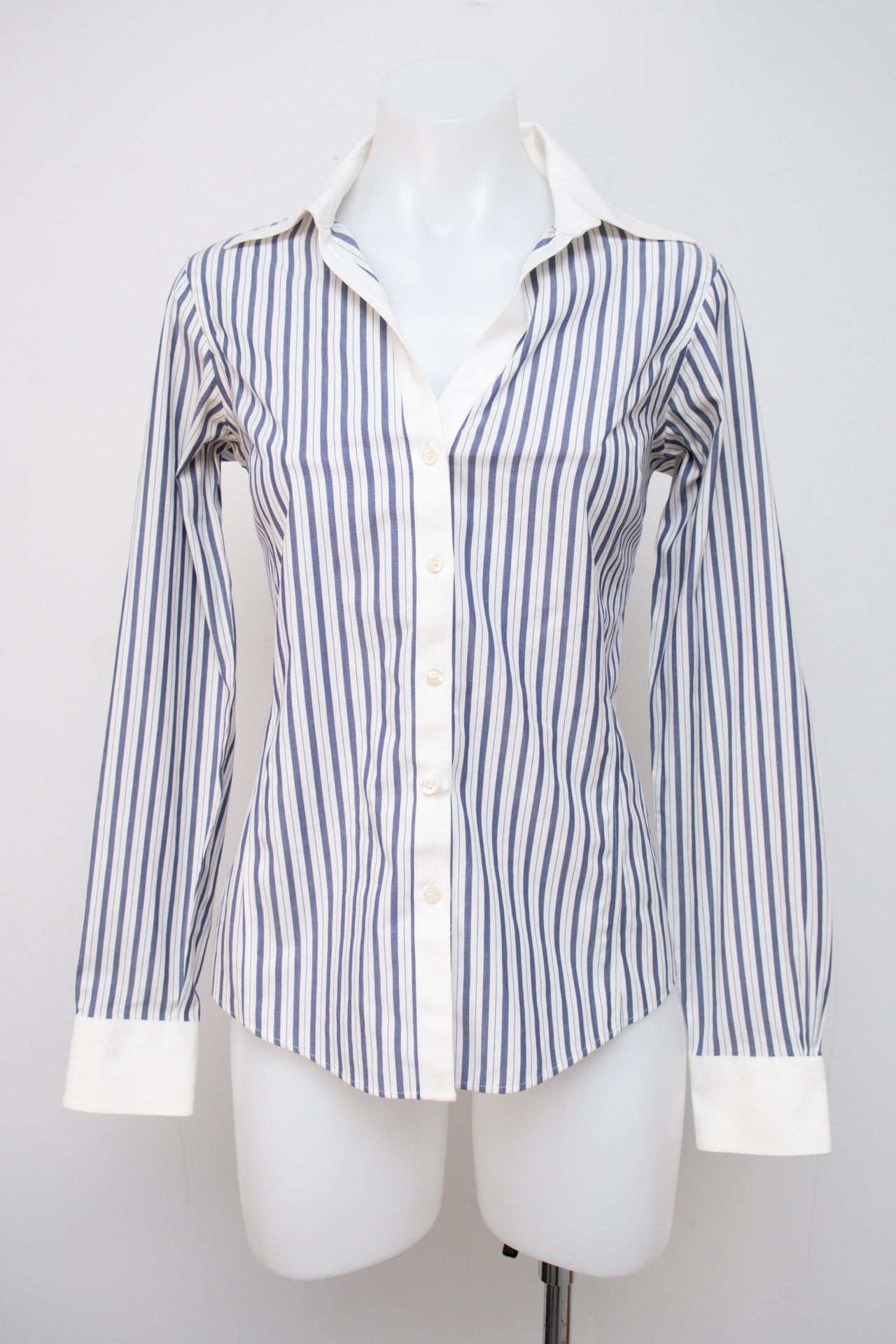 #099 Brooks Brothers T-shirt White | c. 199 | Size 8