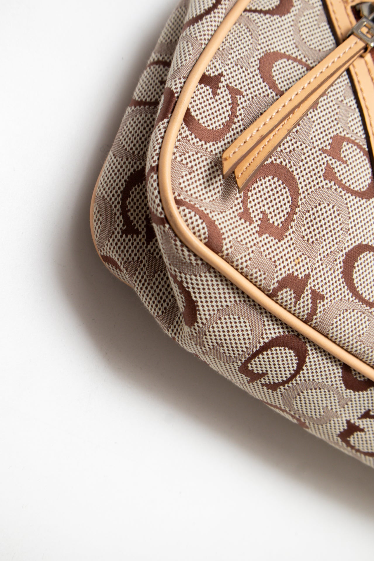 #174 Guess Shoulder Bag Brown | c. 187 | Size