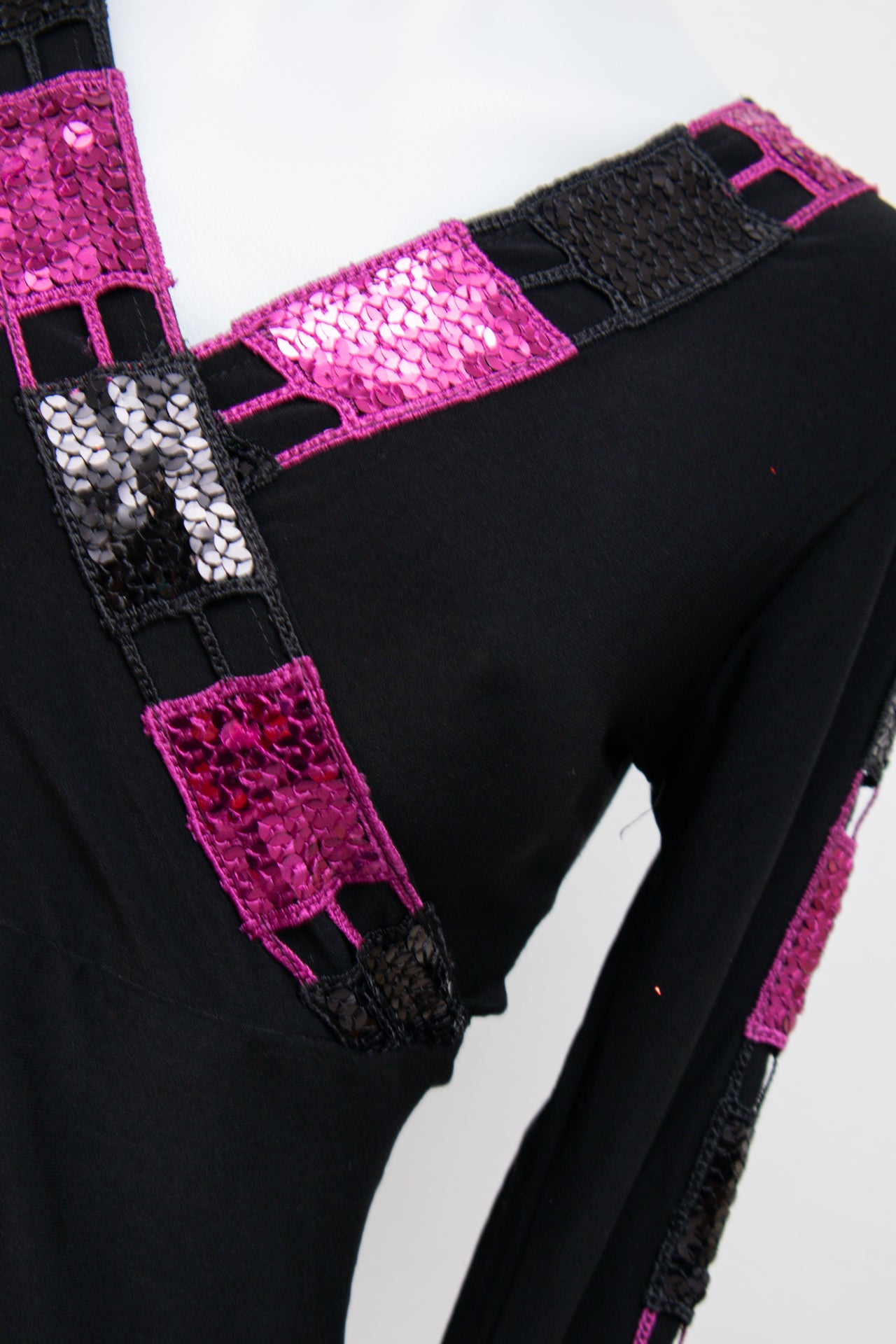 #079 How Cool T-shirt Black | c. 202 | Size 8
