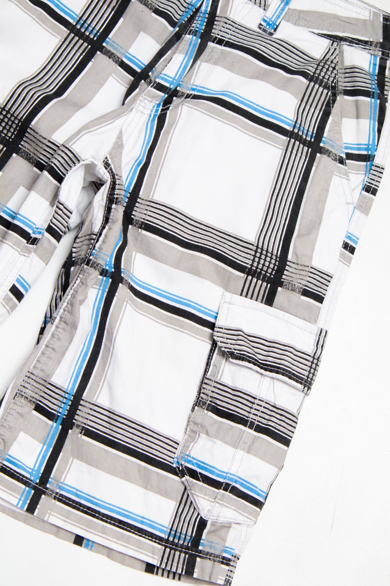 #141 Machine28 Shorts White | c. 203 | Size 8