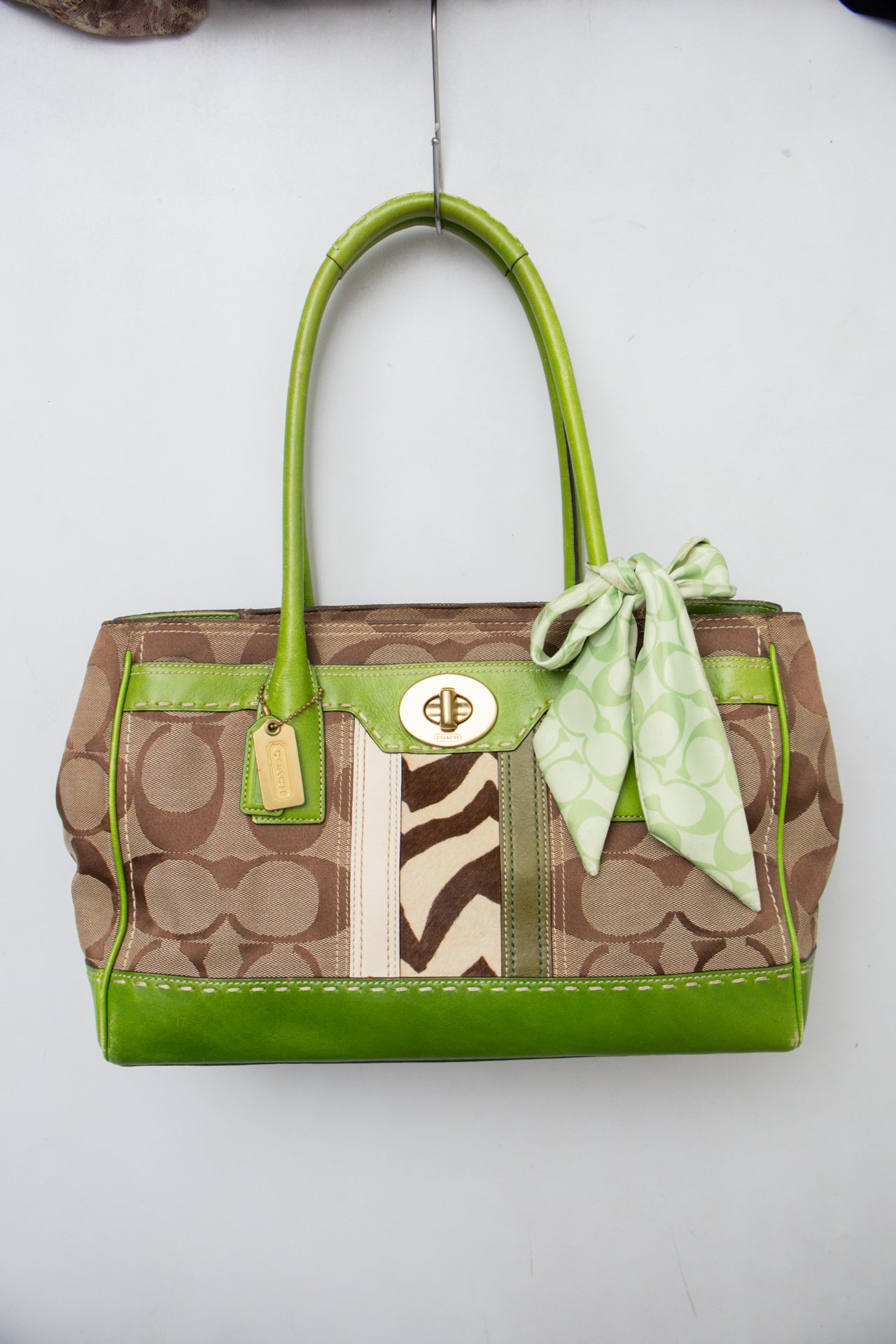 181 Coach Shoulder Bag Green | c. 200 | Size – PrelovedCharlies