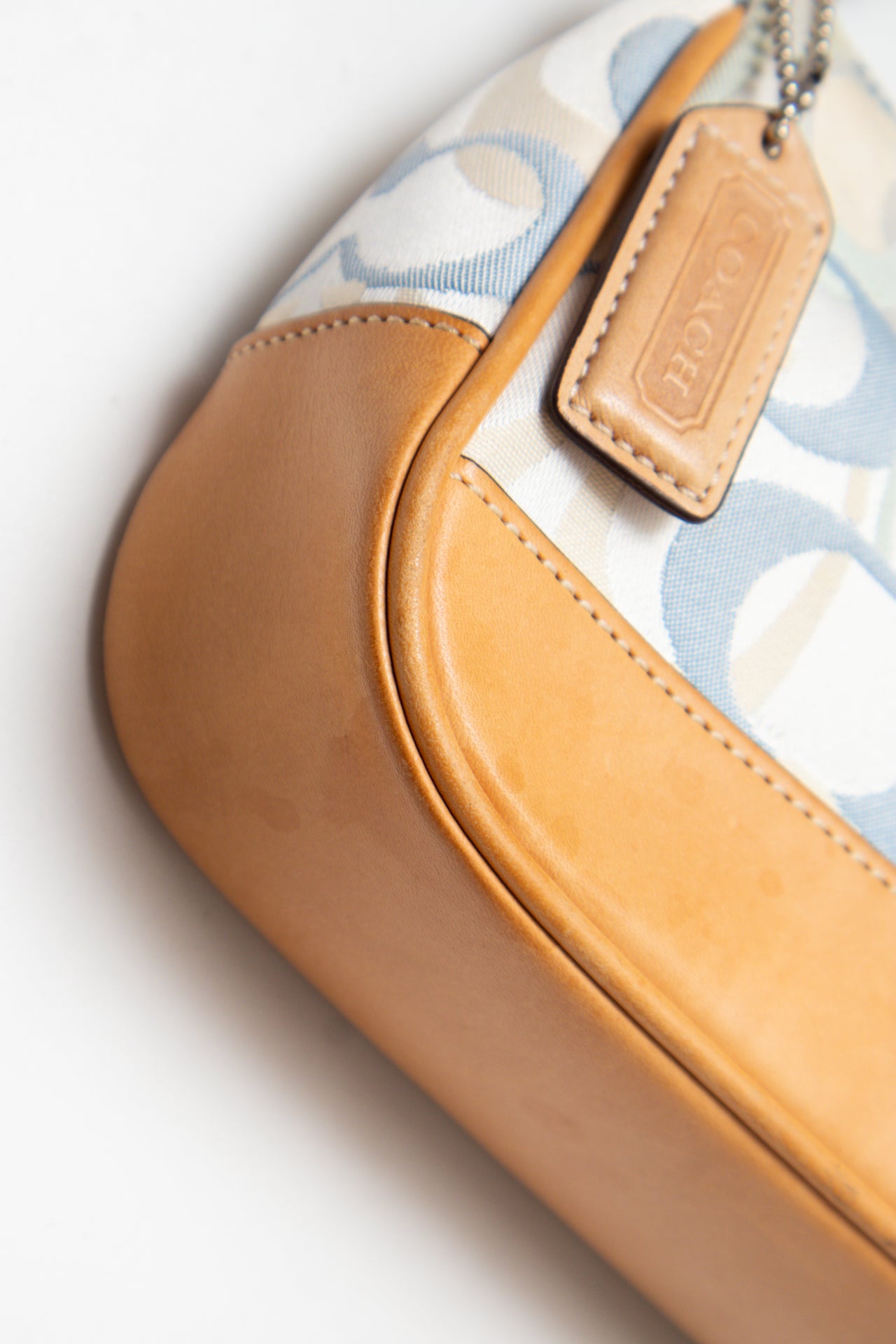 #167 Coach Shoulder Bag Beige | c. 187 | Size