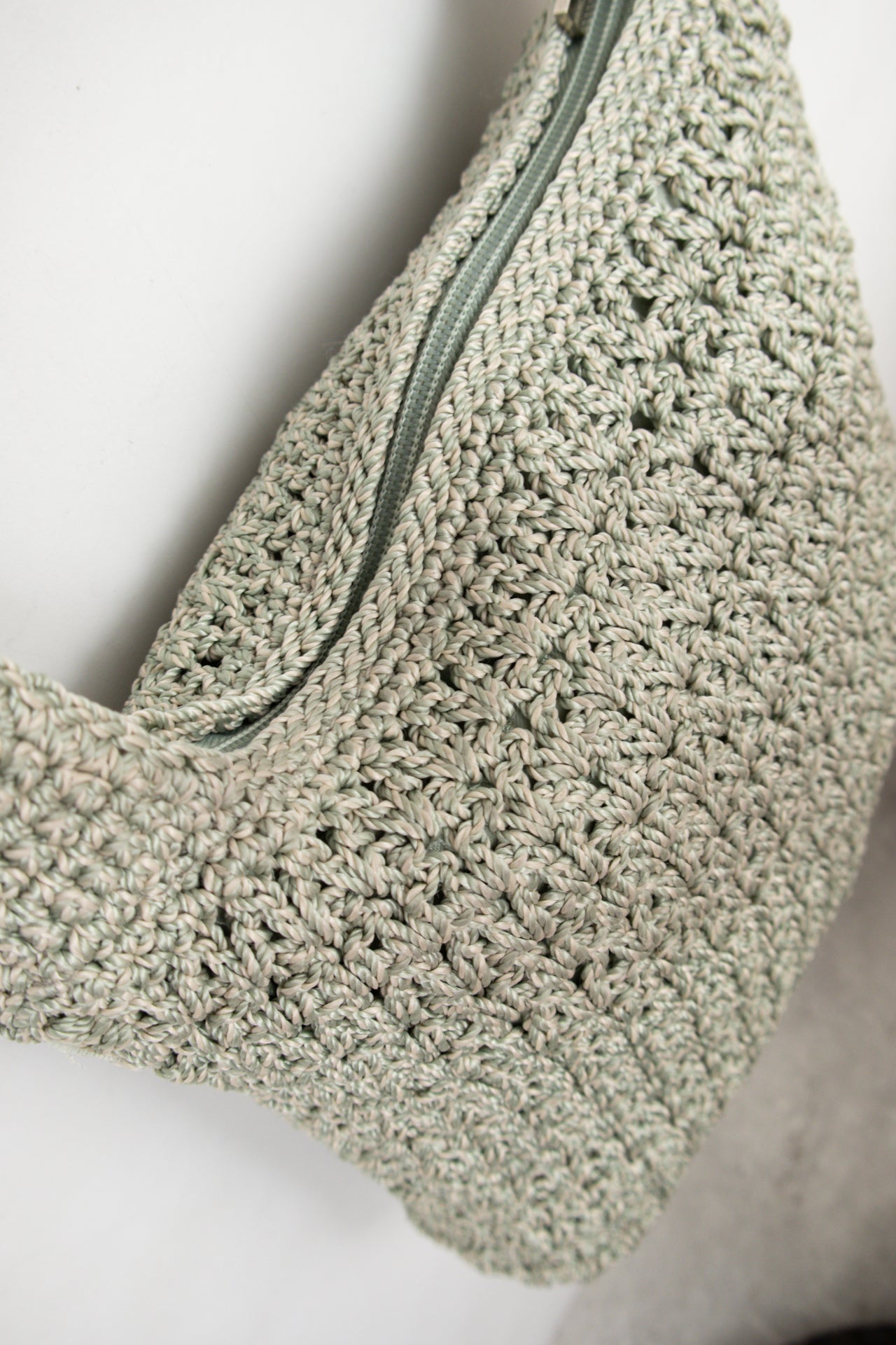 #202 The Sak Shoulder Bag Green | c. 196 | Size