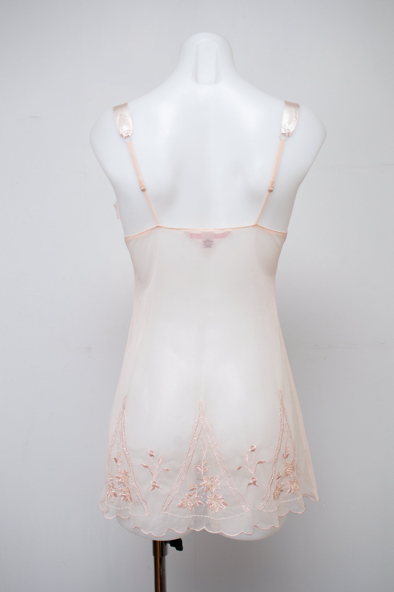#106 Victoria's Secret Cami Pink | c. 210 | Size 6