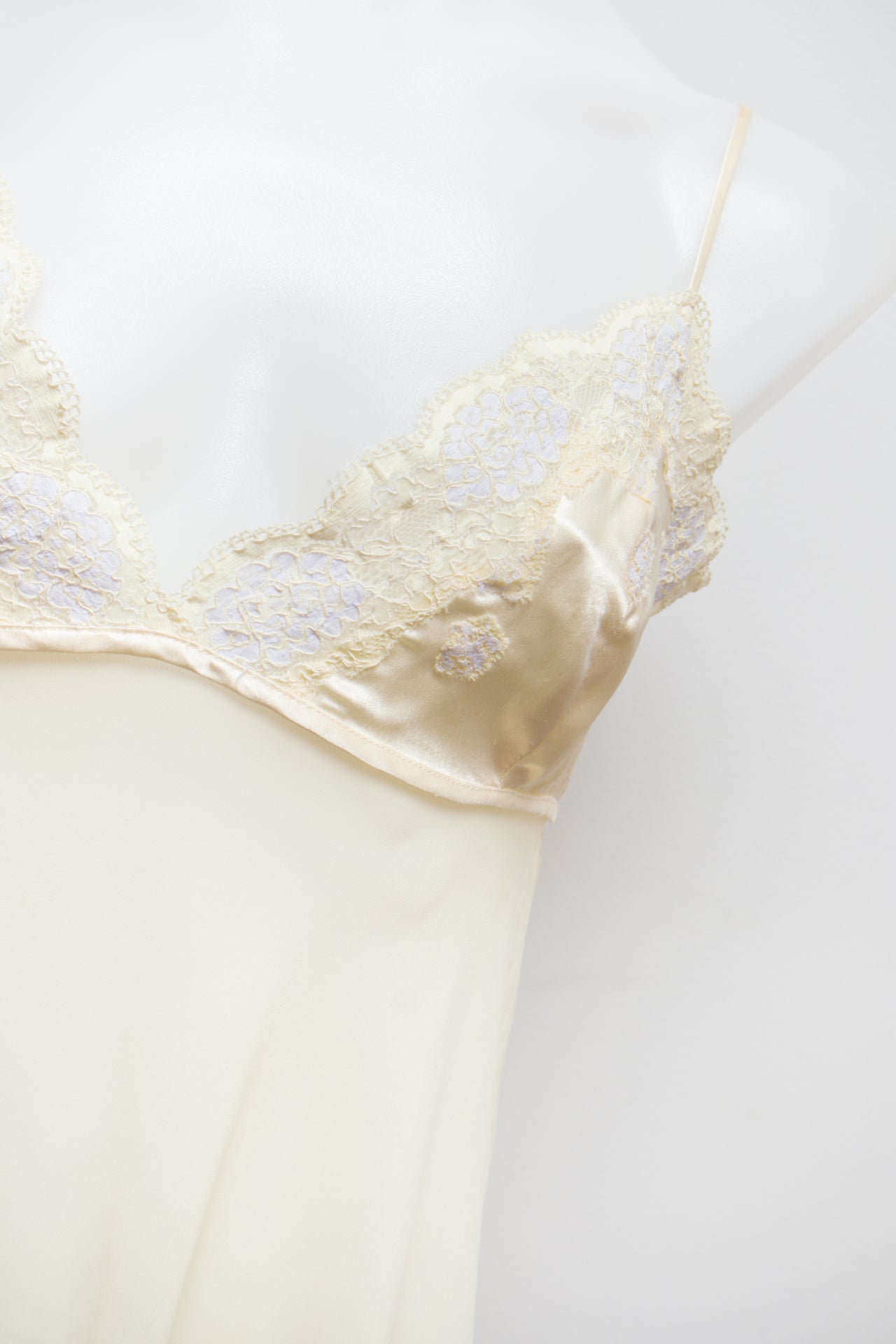 #129 Victoria's Secret Camisole White | c. 192 | Size 10